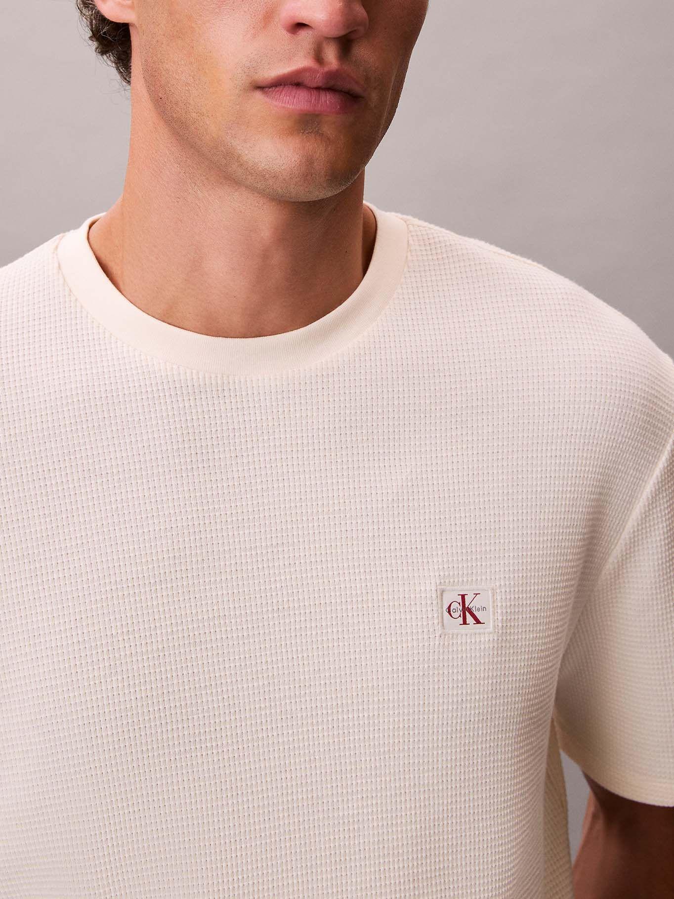 Polera Tejido Waffle y Etiqueta Logo Crema Calvin Klein-4