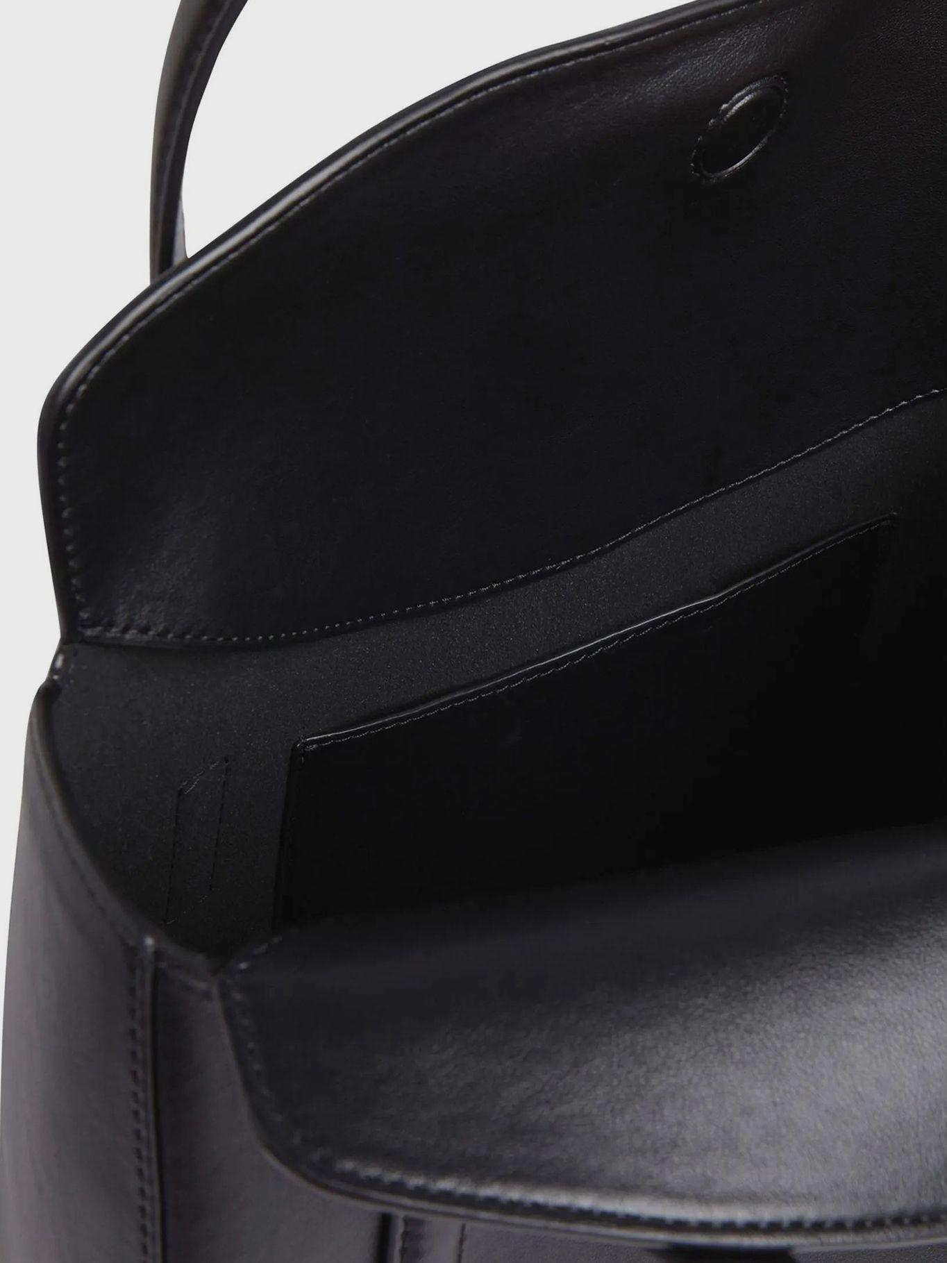 Cartera Shopper Soft Sculpt Negro Calvin Klein-3