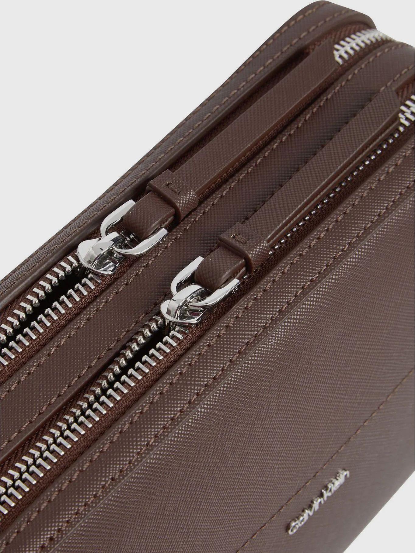 Bandolera CK Business Saffiano Café Calvin Klein-3