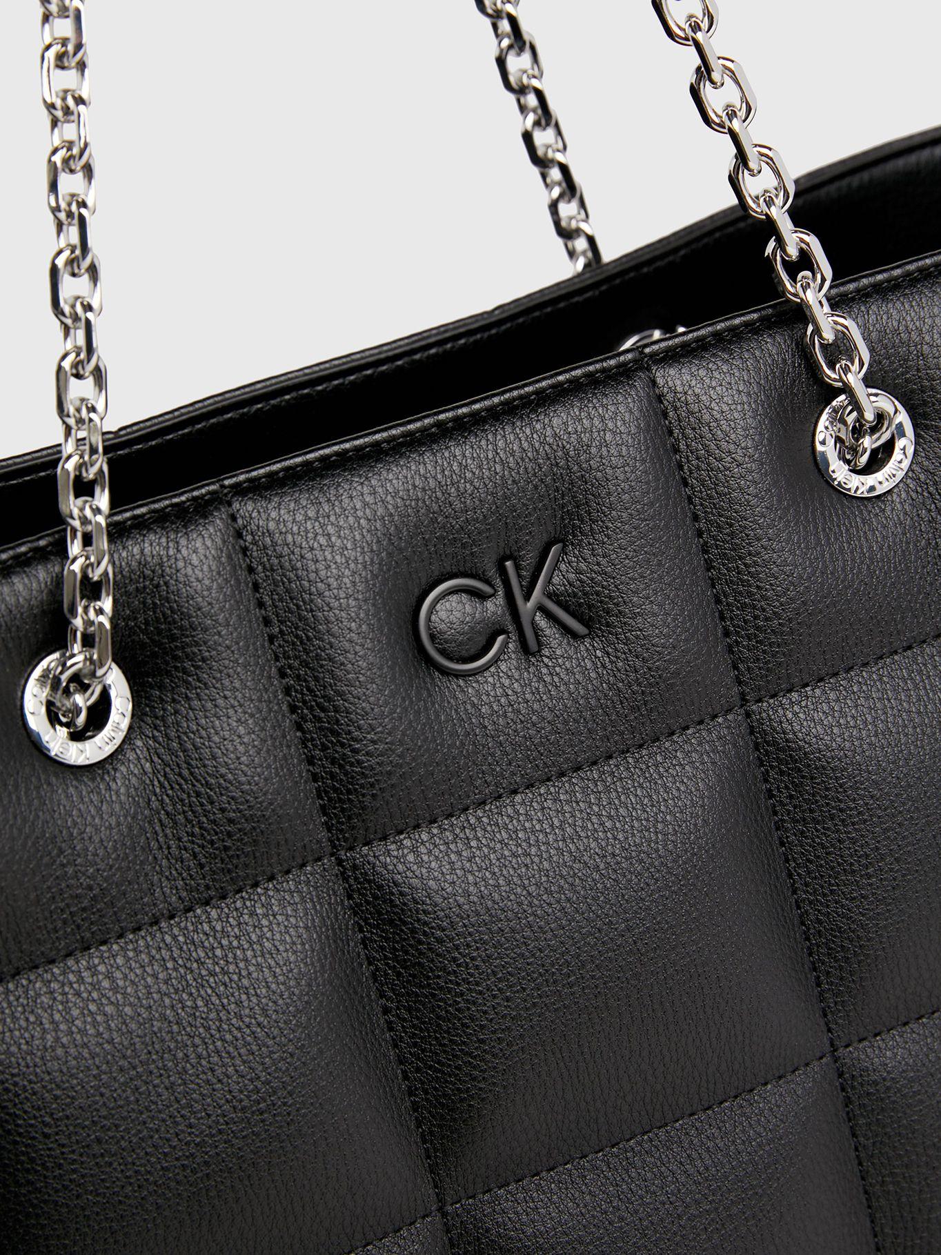 Cartera Tote Square Quilt Negro Calvin Klein-2