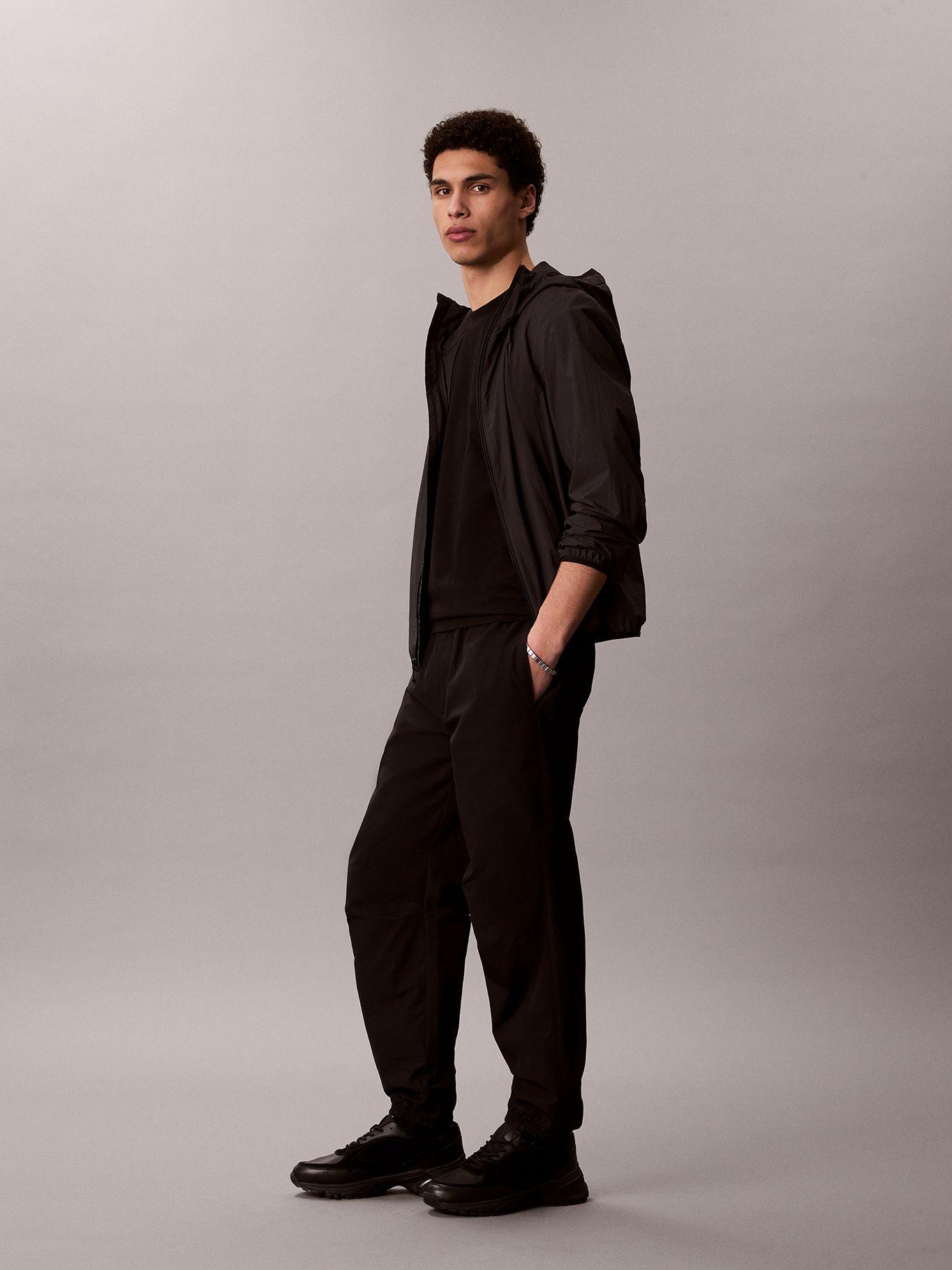Pantalón Tipo Jogger Negro Calvin Klein-2