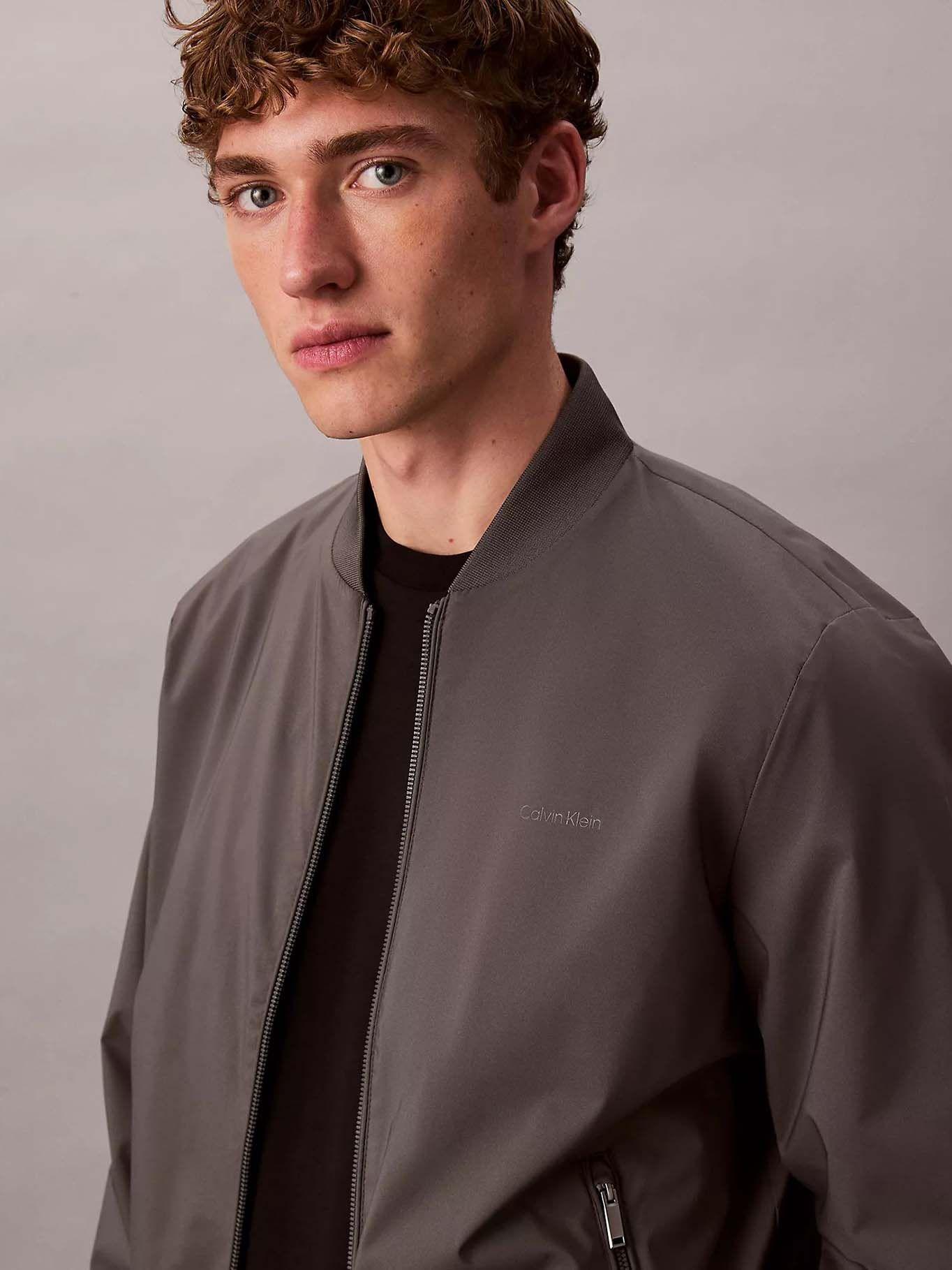 Chaqueta Matte Bomber Gris Calvin Klein-4