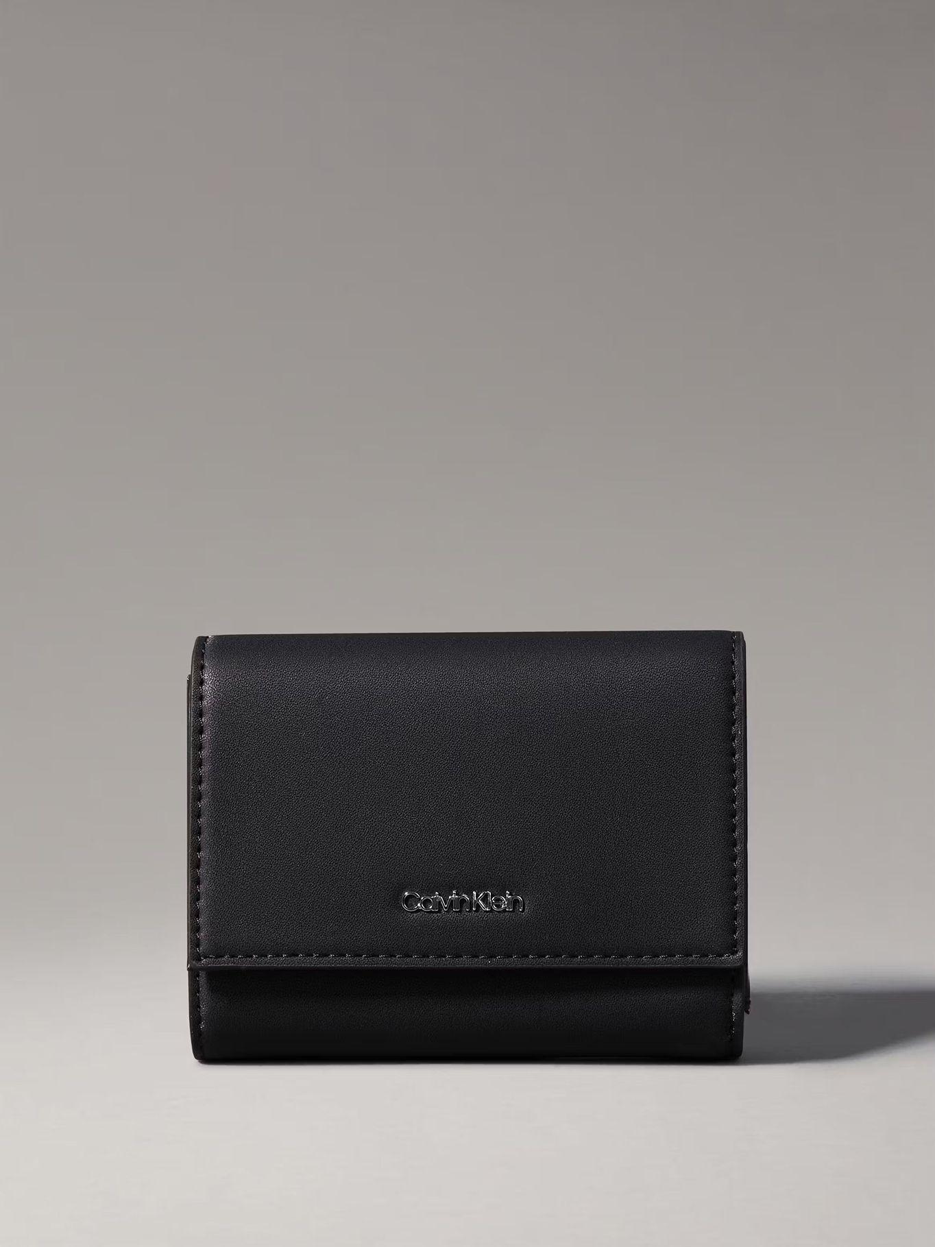 Billetera CK Must Trifold Negro Calvin Klein-0