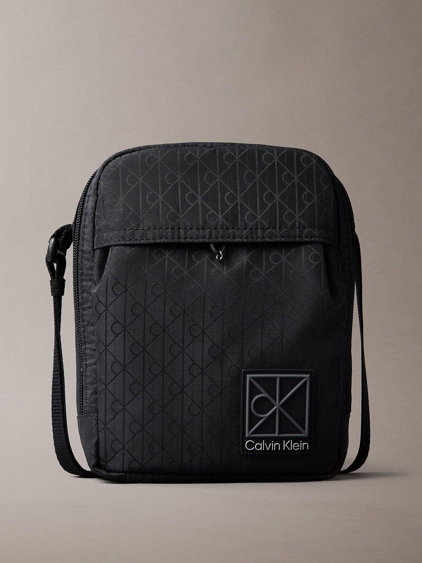 Bolso Reporter con Estampado Emblema Negro Calvin Klein-0