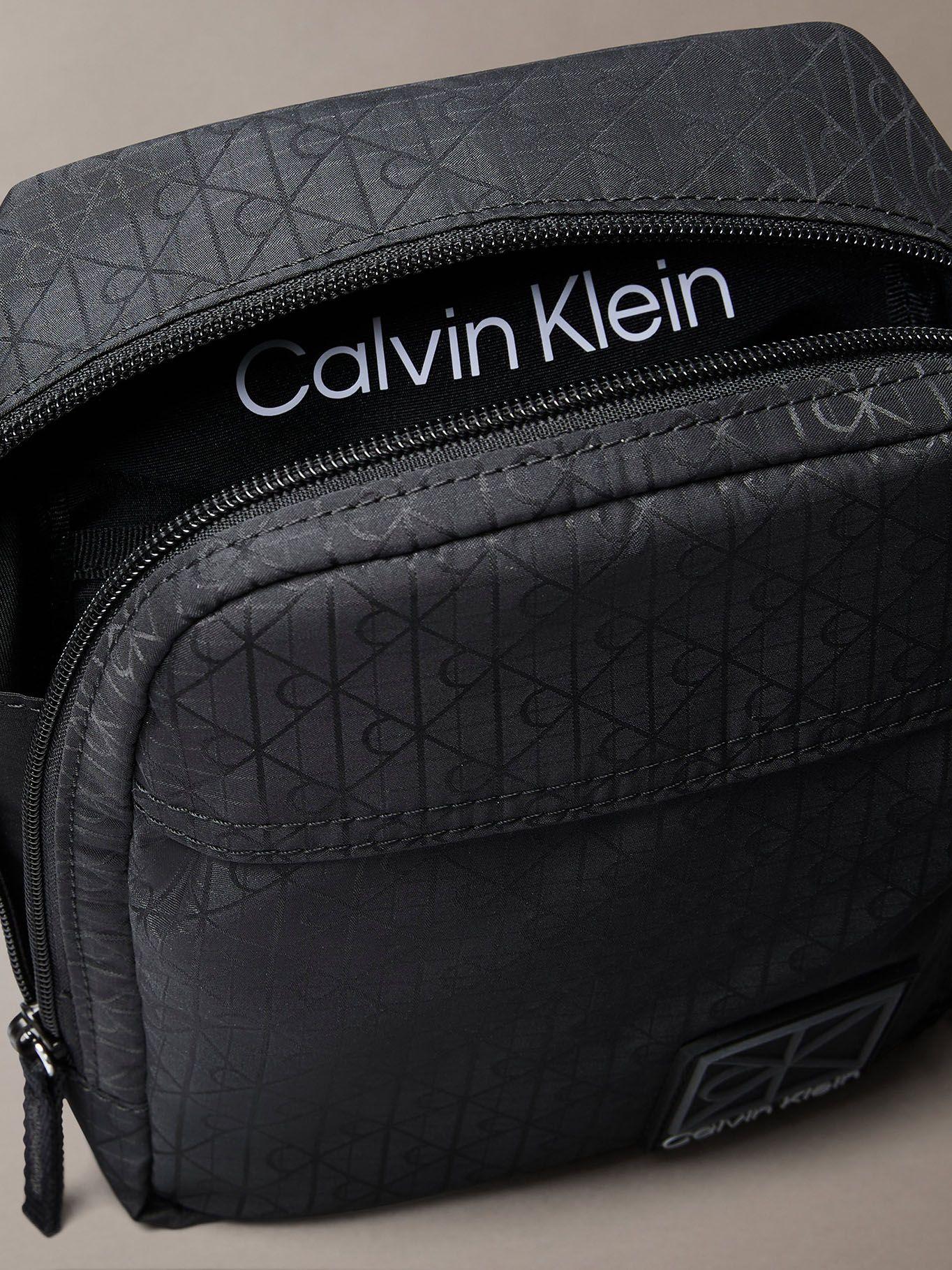 Bolso Reporter con Estampado Emblema Negro Calvin Klein-2