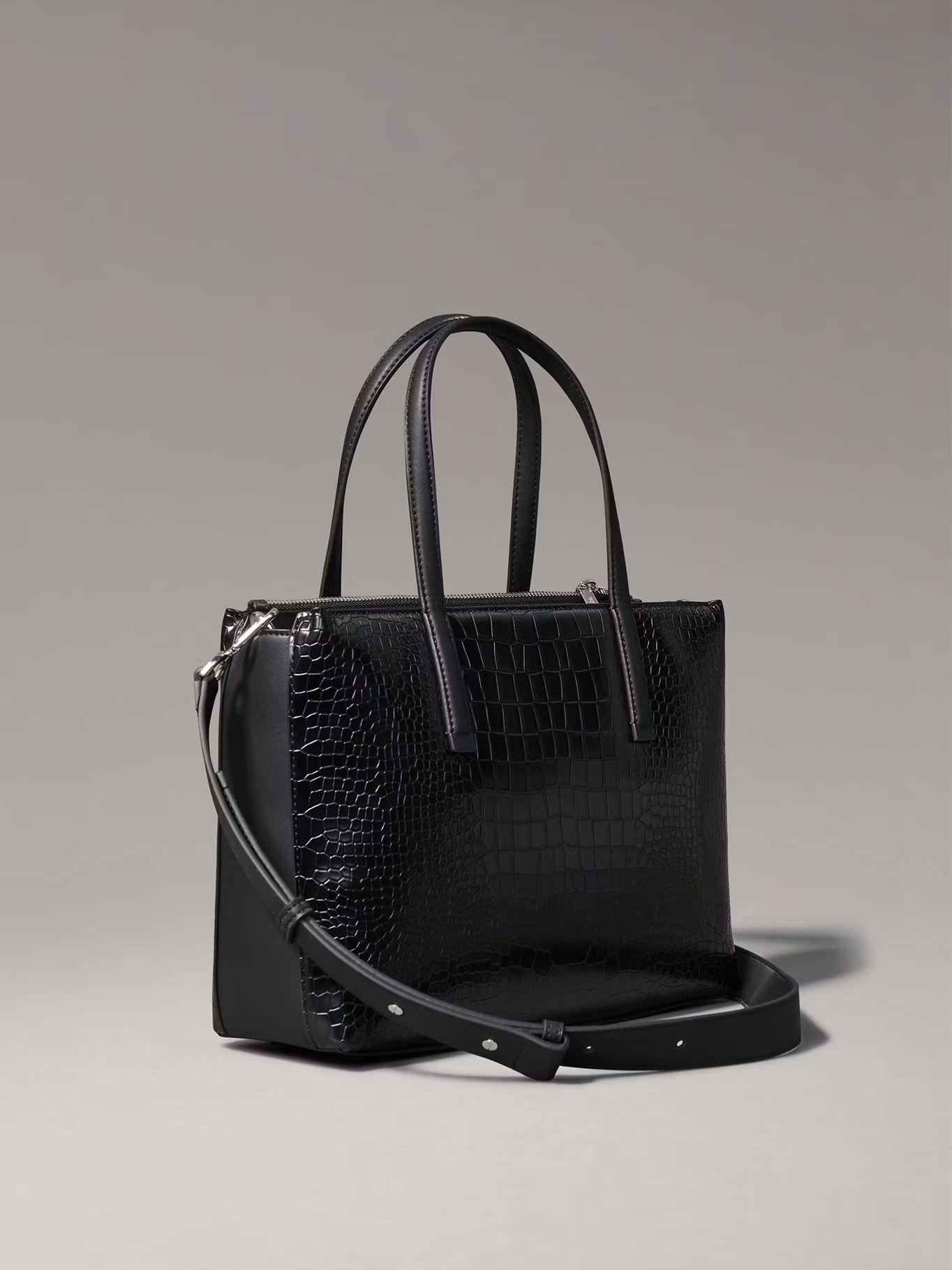 Cartera Tote CK Must Croco Negro Calvin Klein-1