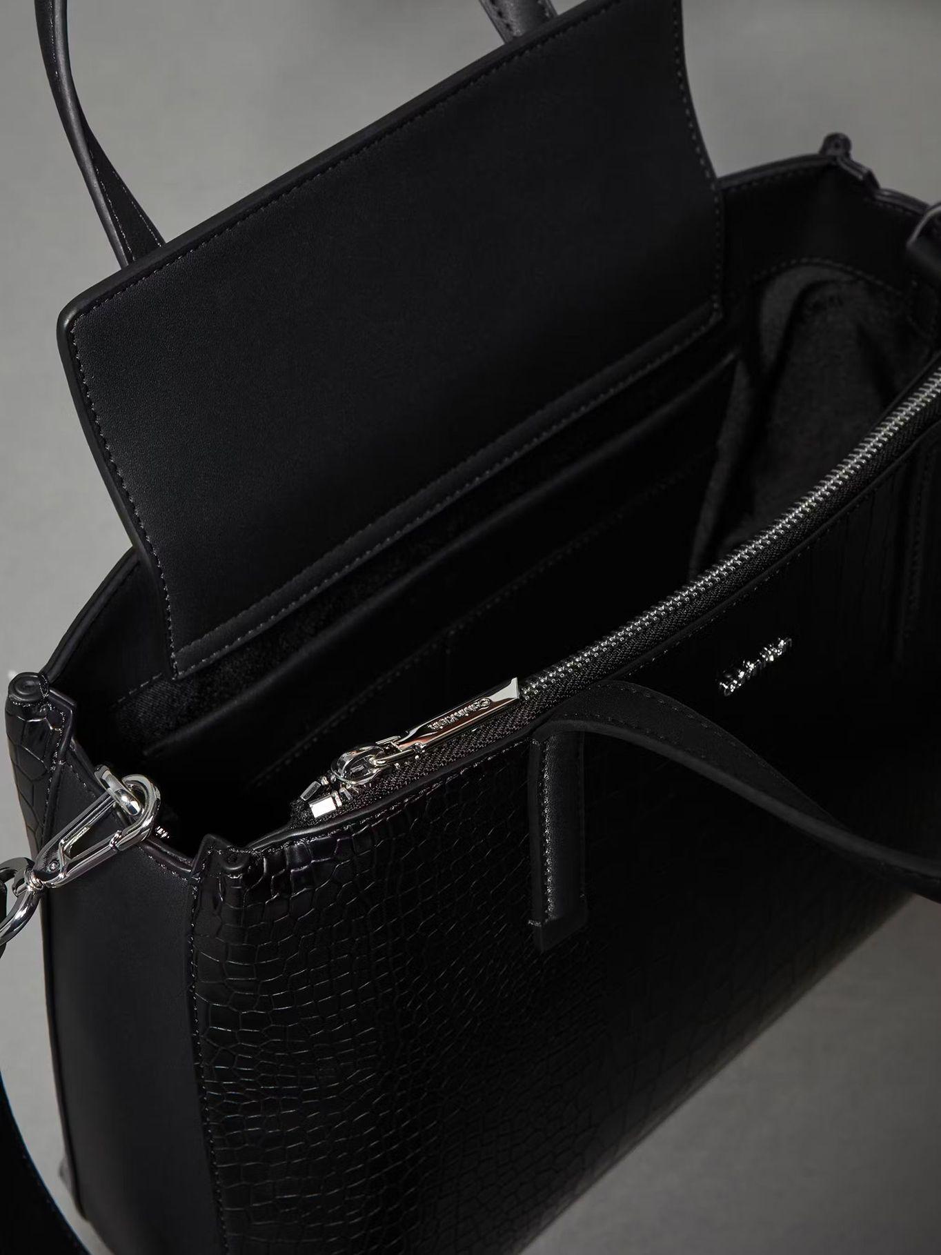 Cartera Tote CK Must Croco Negro Calvin Klein-2