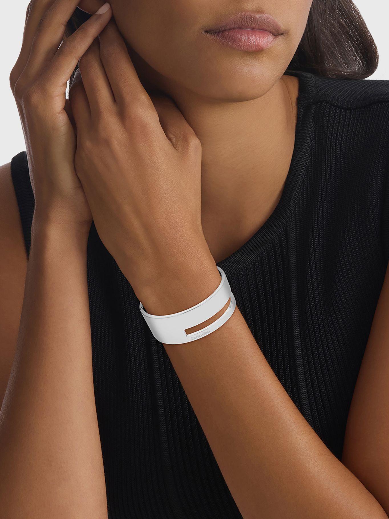 Brazalete Sculptural Plateado Calvin Klein-2