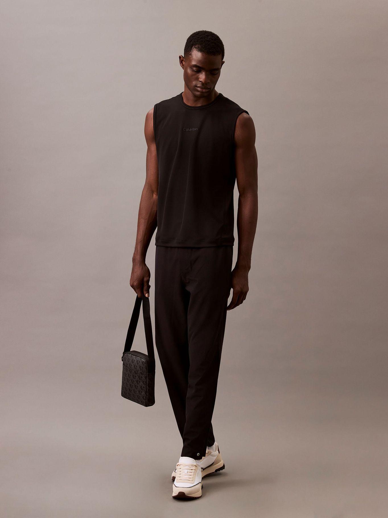 Bolso Bandolera Matte Negro Calvin Klein-3