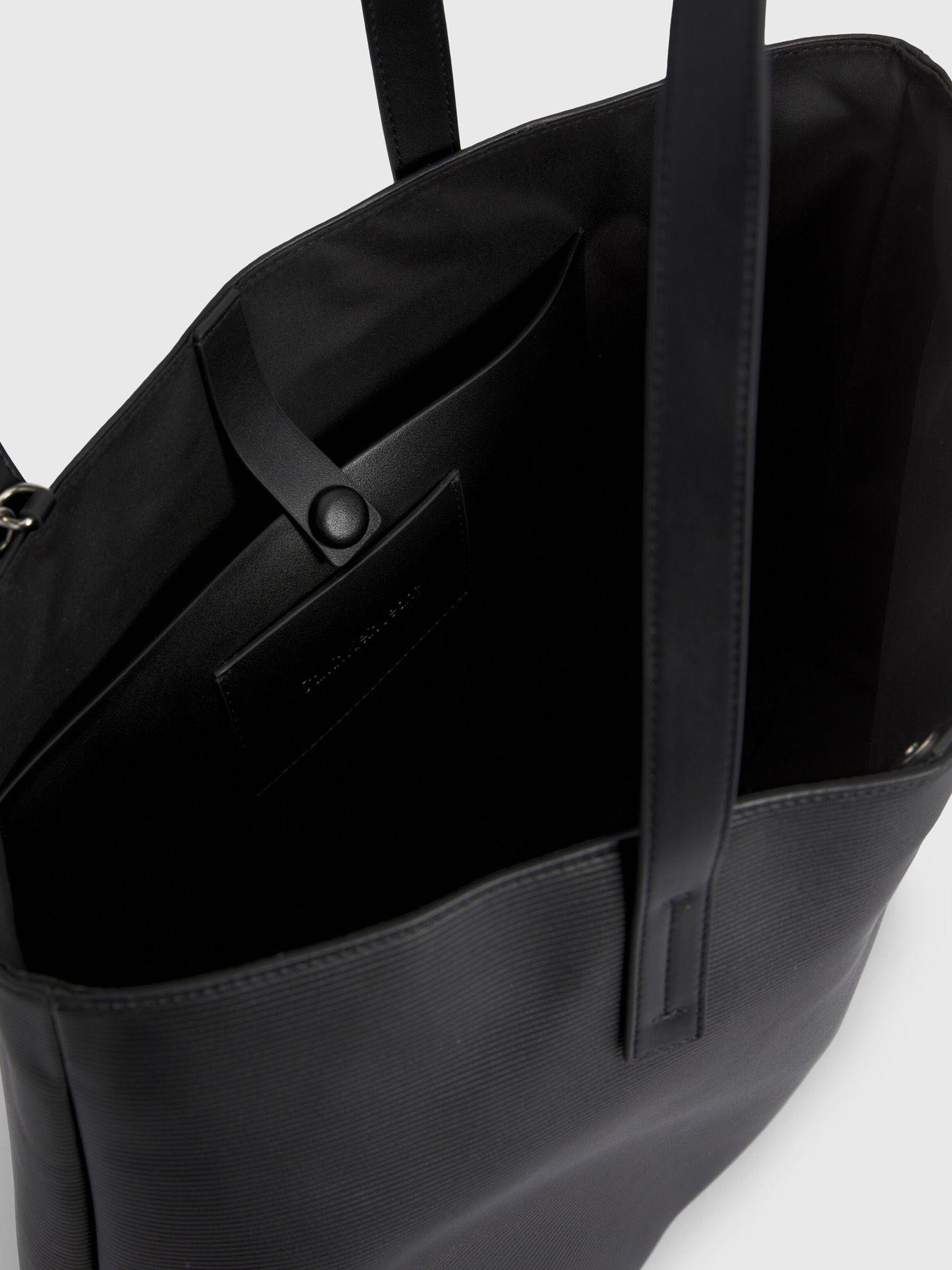 Cartera Tote Sculpted Slim Square Negro-2