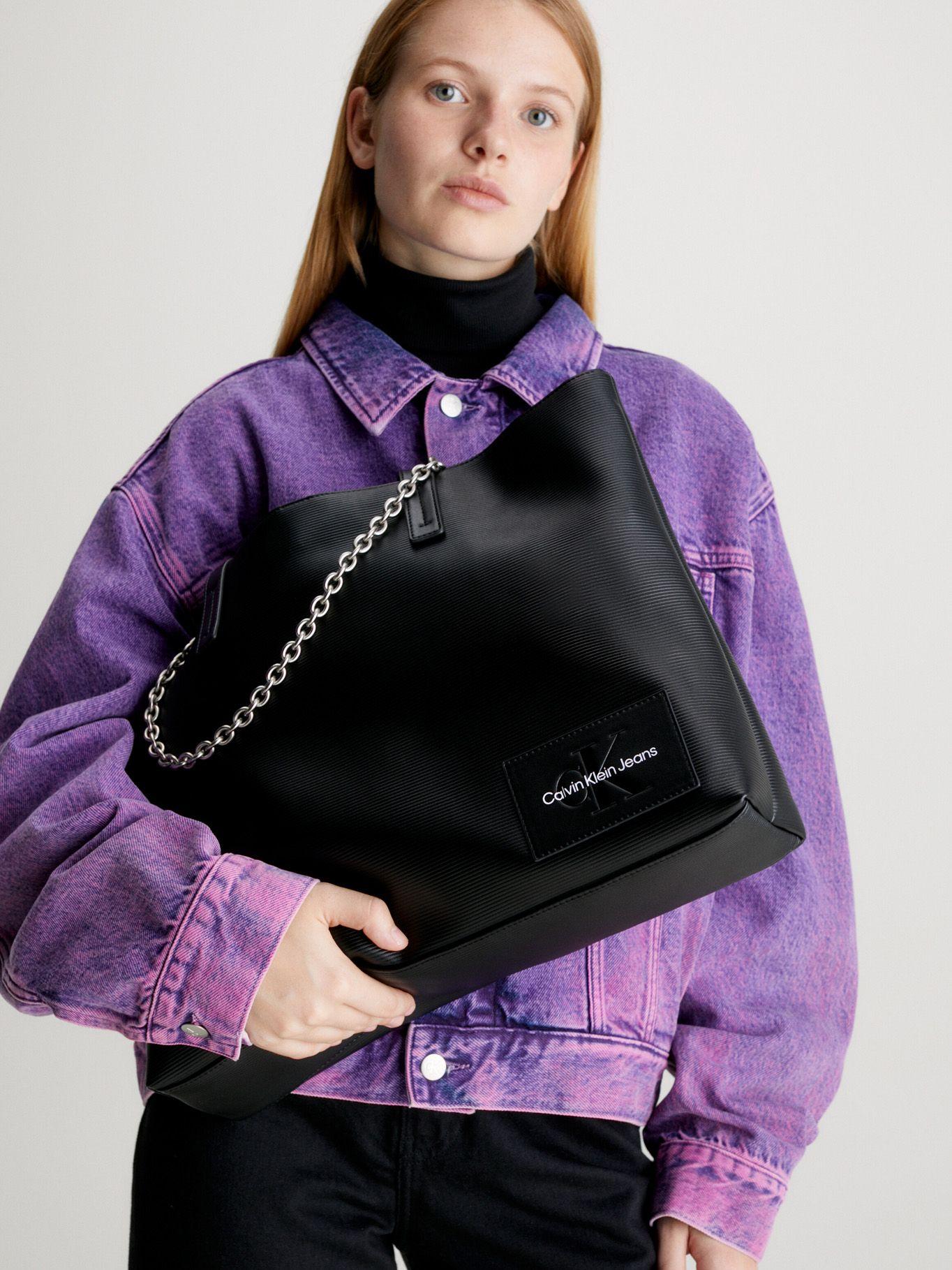 Cartera Tote Sculpted Slim Square Negro-3