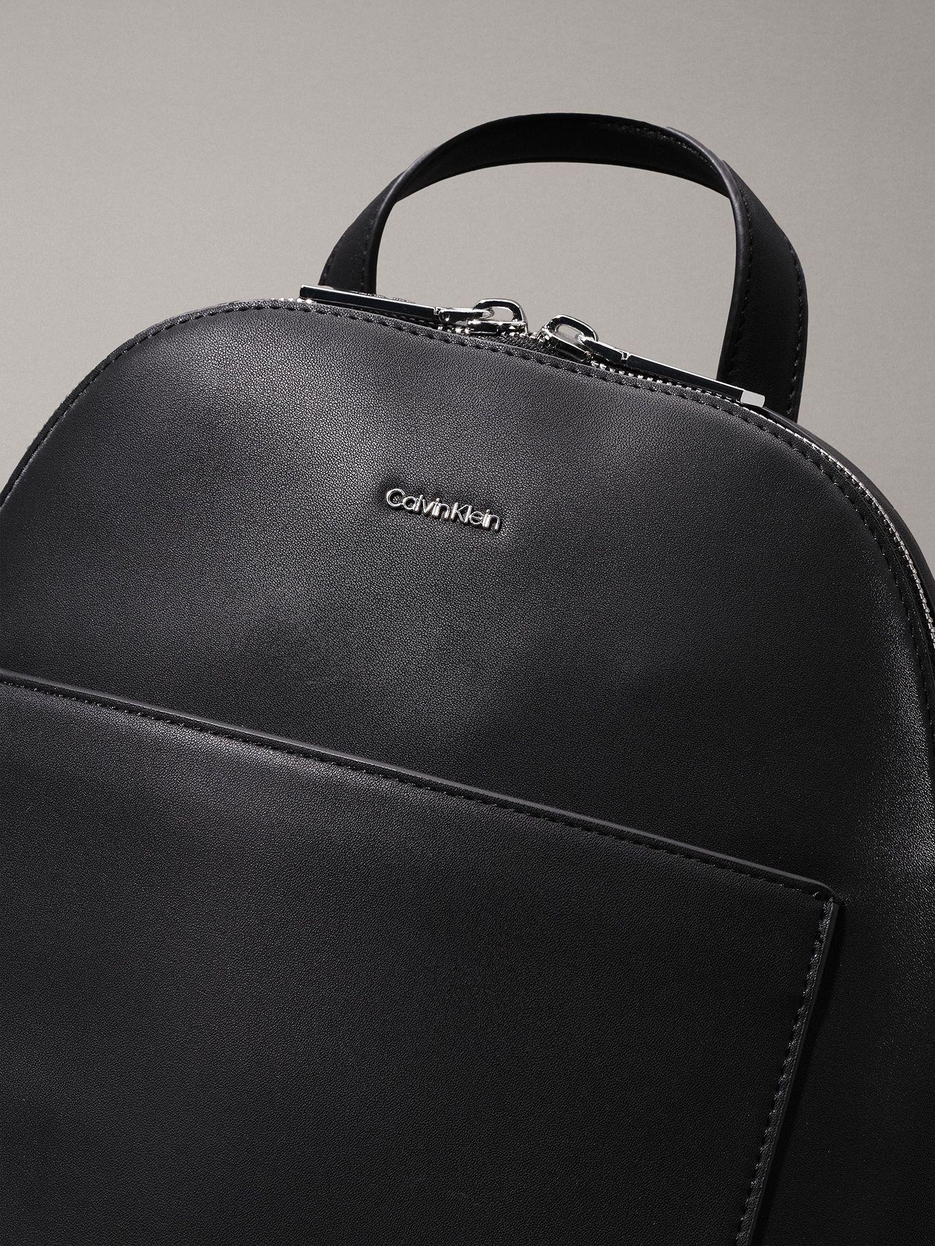 Mochila CK must Dome Negro Calvin Klein-2