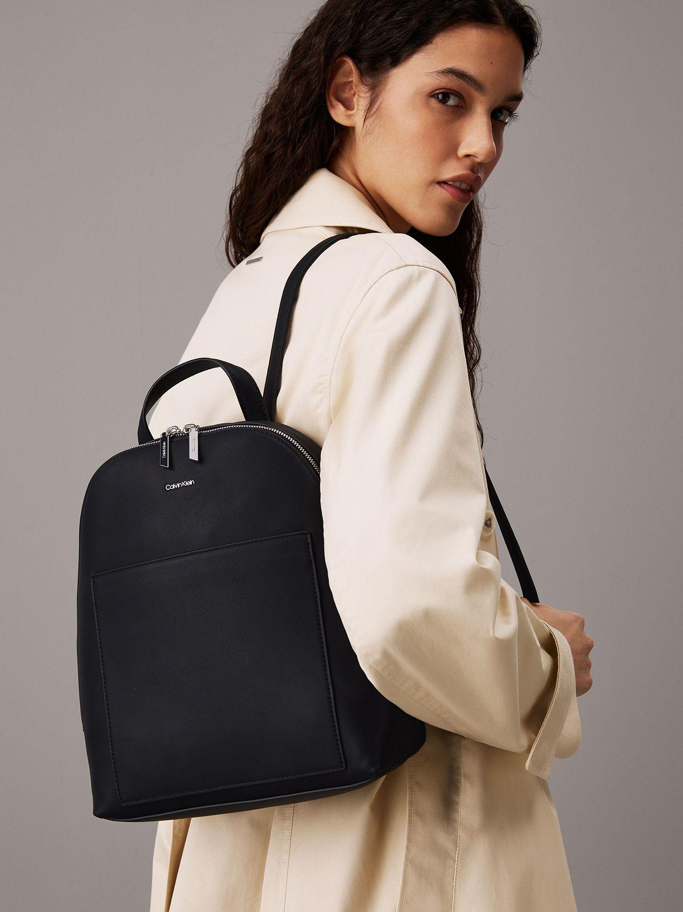 Mochila CK must Dome Negro Calvin Klein-4