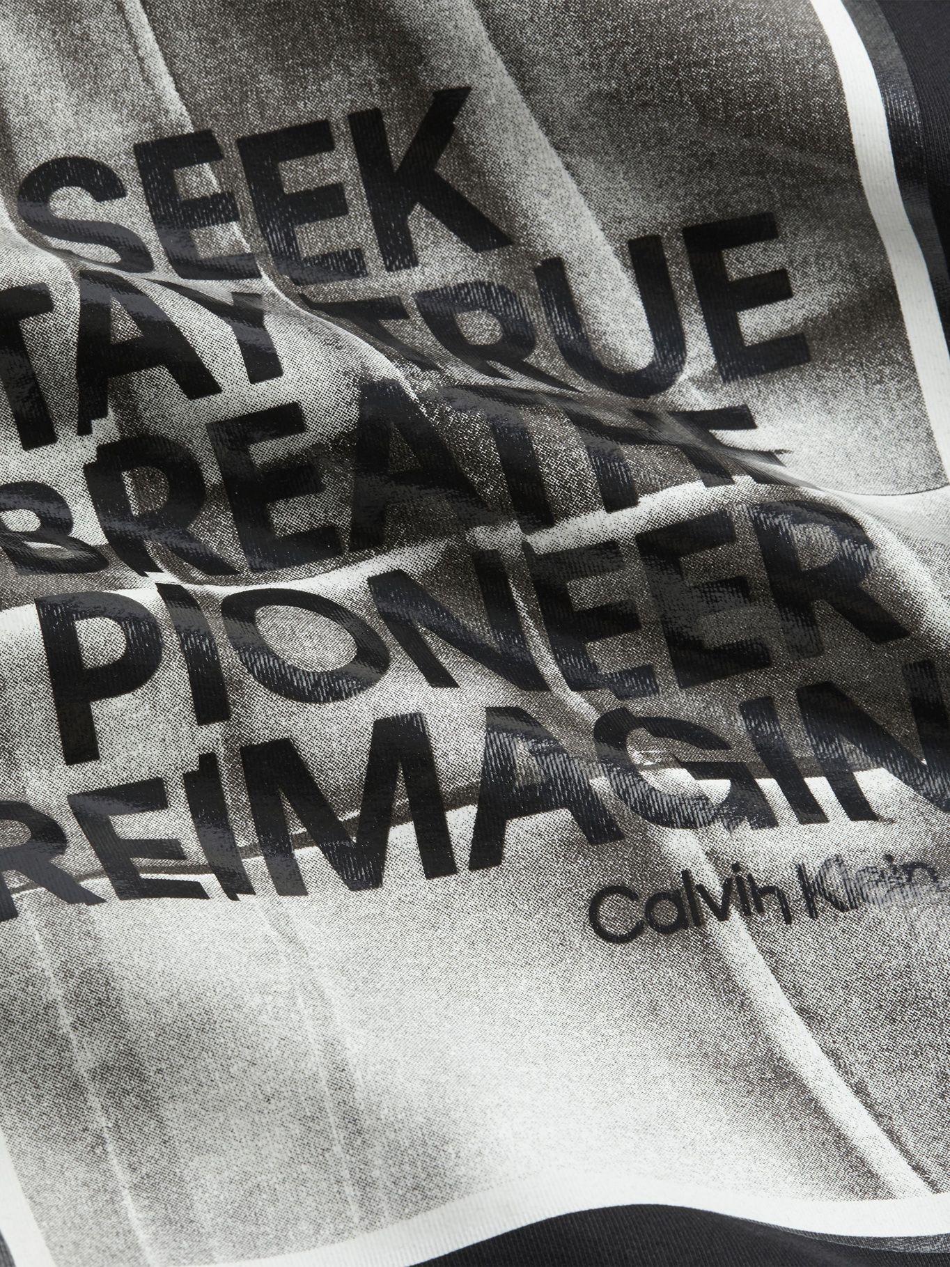 Hoodie Slogan Negro BEH Calvin Klein-3