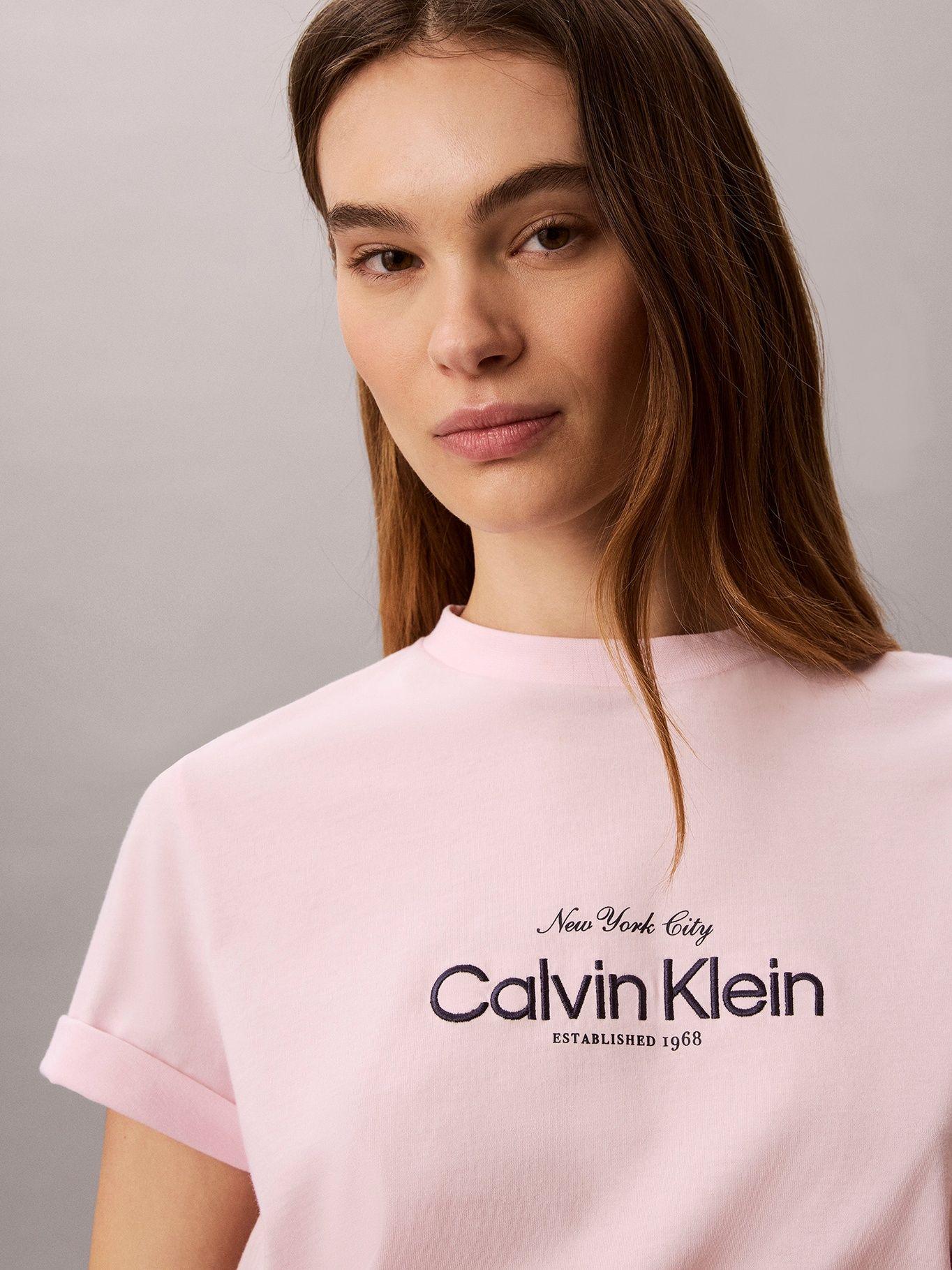 Polera Clásica con Logo Rosado Calvin Klein-4