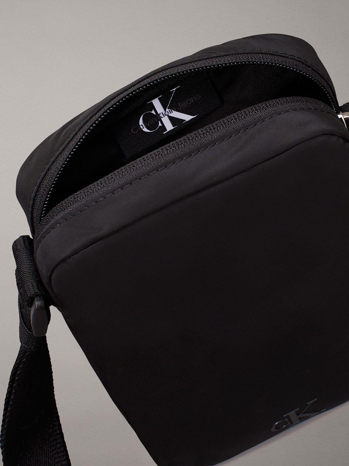 Bolso Reporter Over Webbing Mono Negro Calvin Klein-2