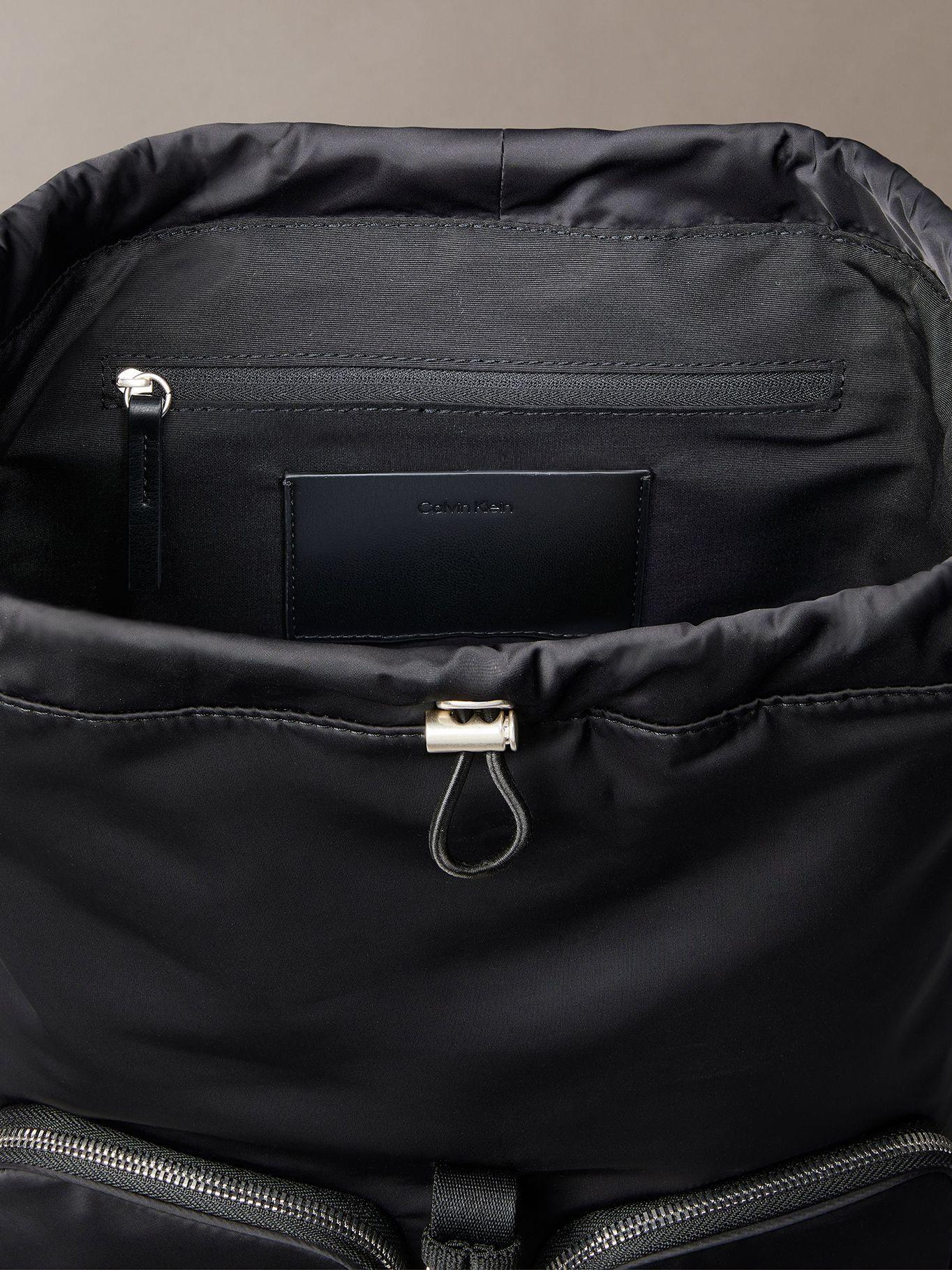 Mochila Con Solapa De Satén Y Nailon Negro Calvin Klein-3