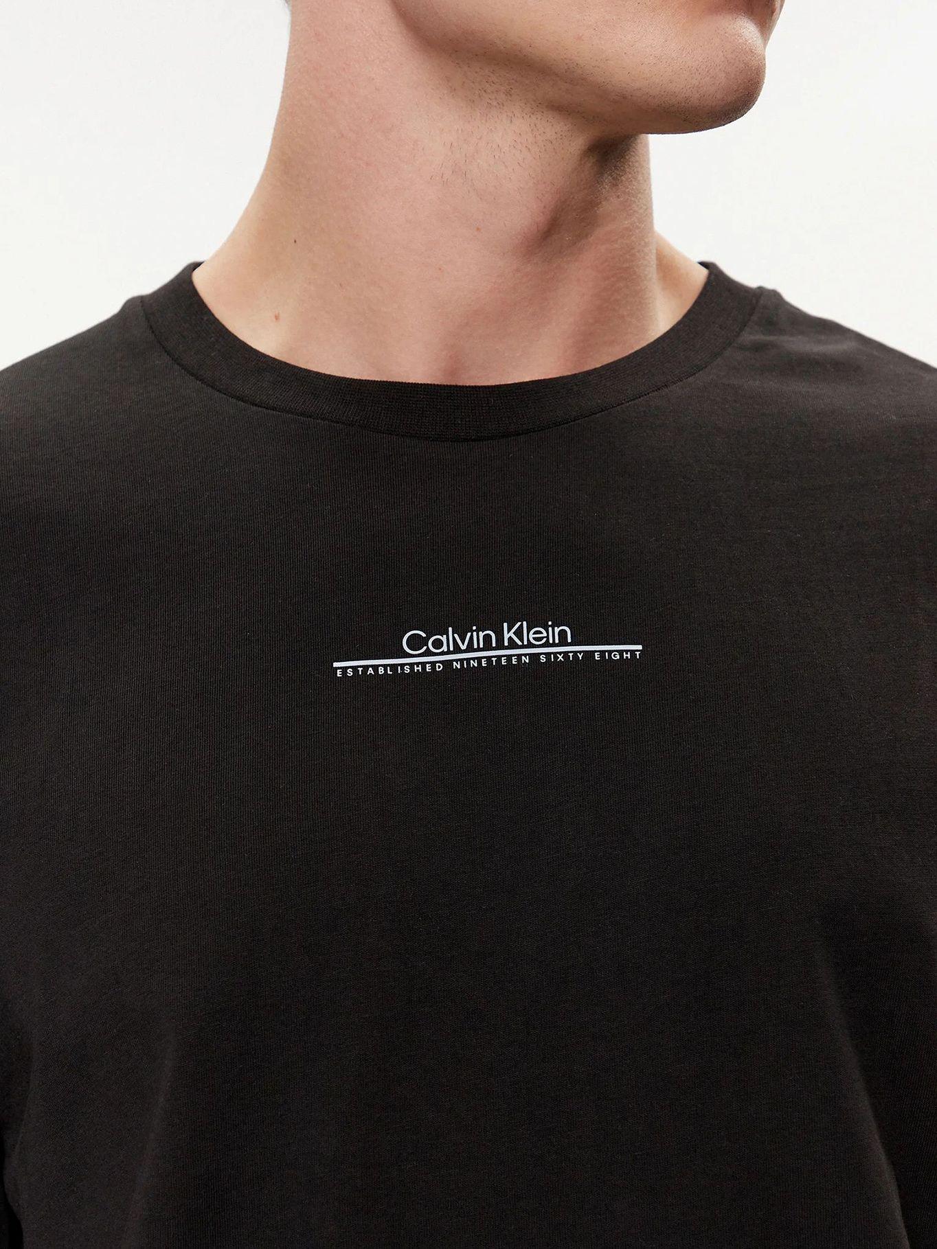 Polera Linear Back Graphic Negro Calvin Klein-3