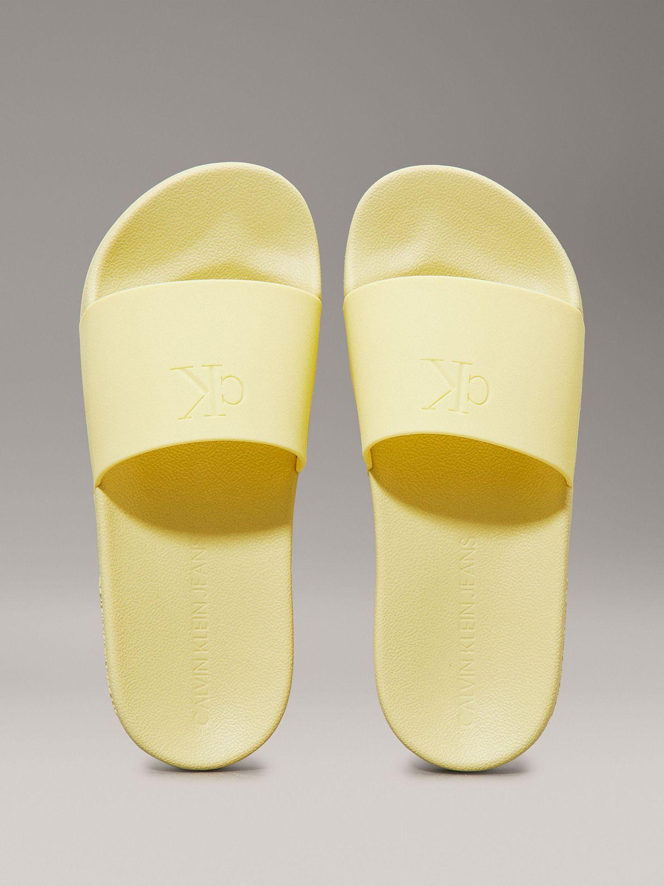 Sandalias Slide Monogram Amarillo Calvin Klein-2
