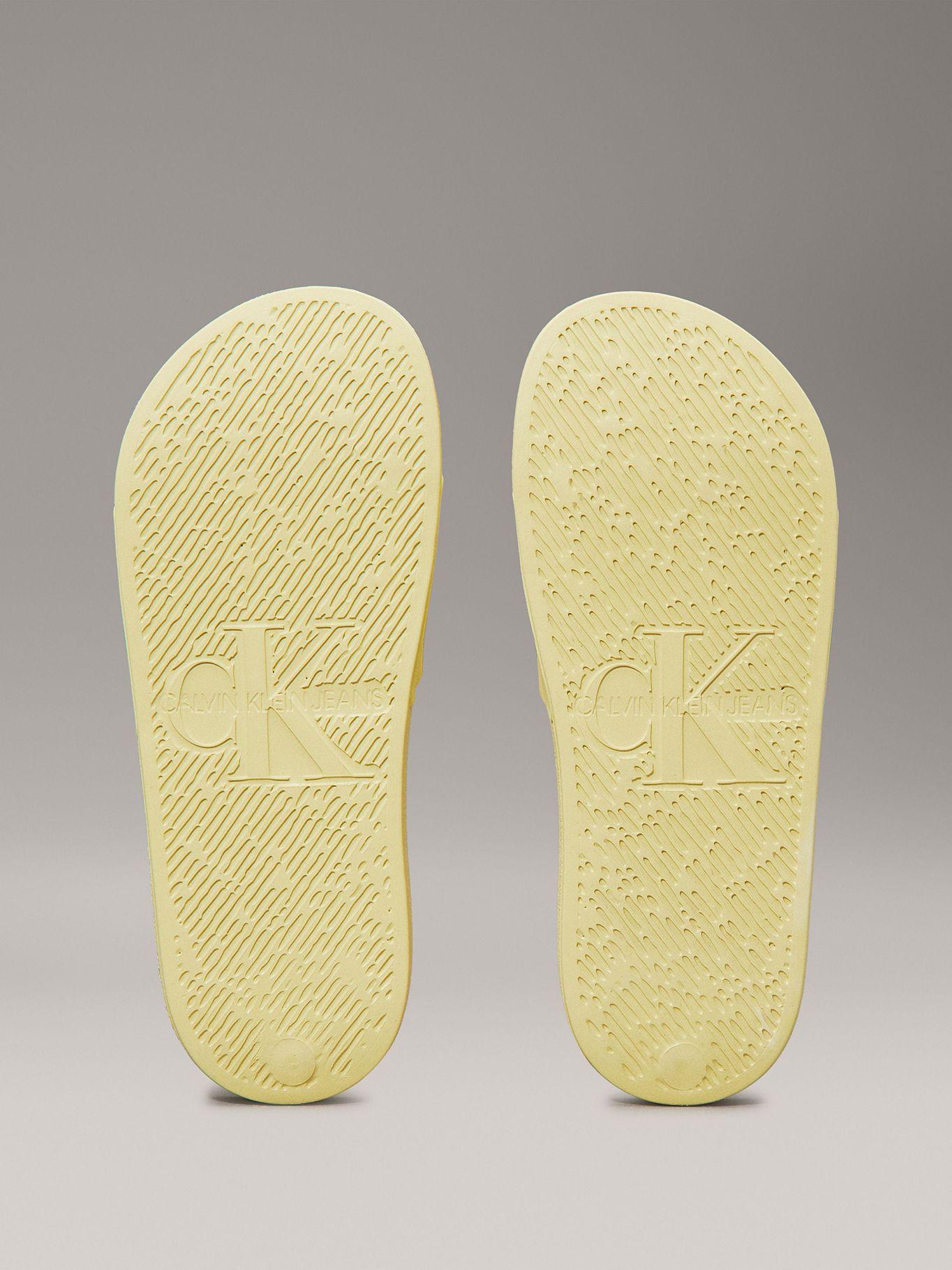 Sandalias Slide Monogram Amarillo Calvin Klein-3