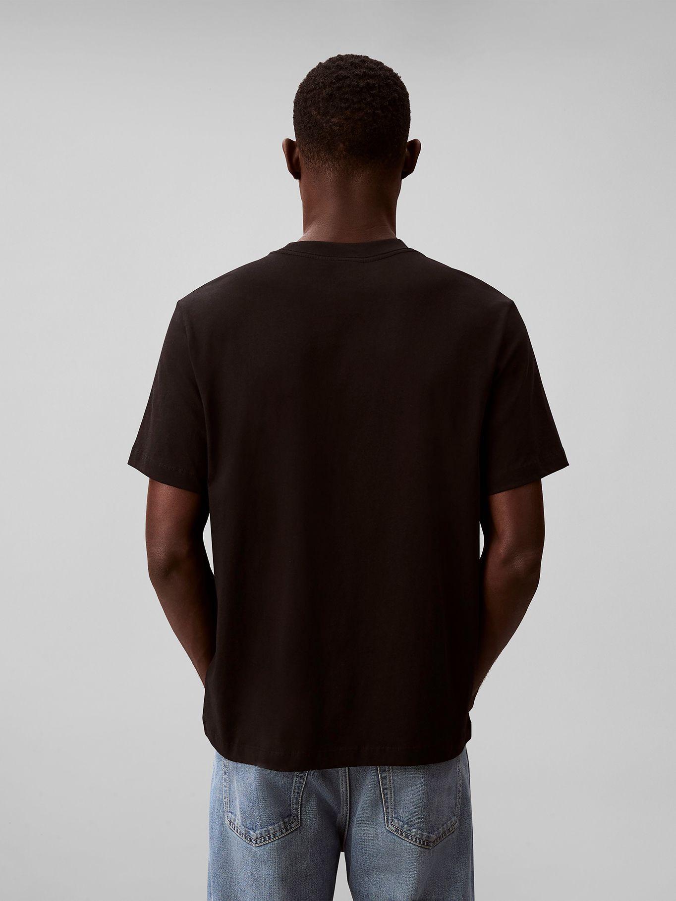 Polera con Logo Gráfico Negro Calvin Klein-2
