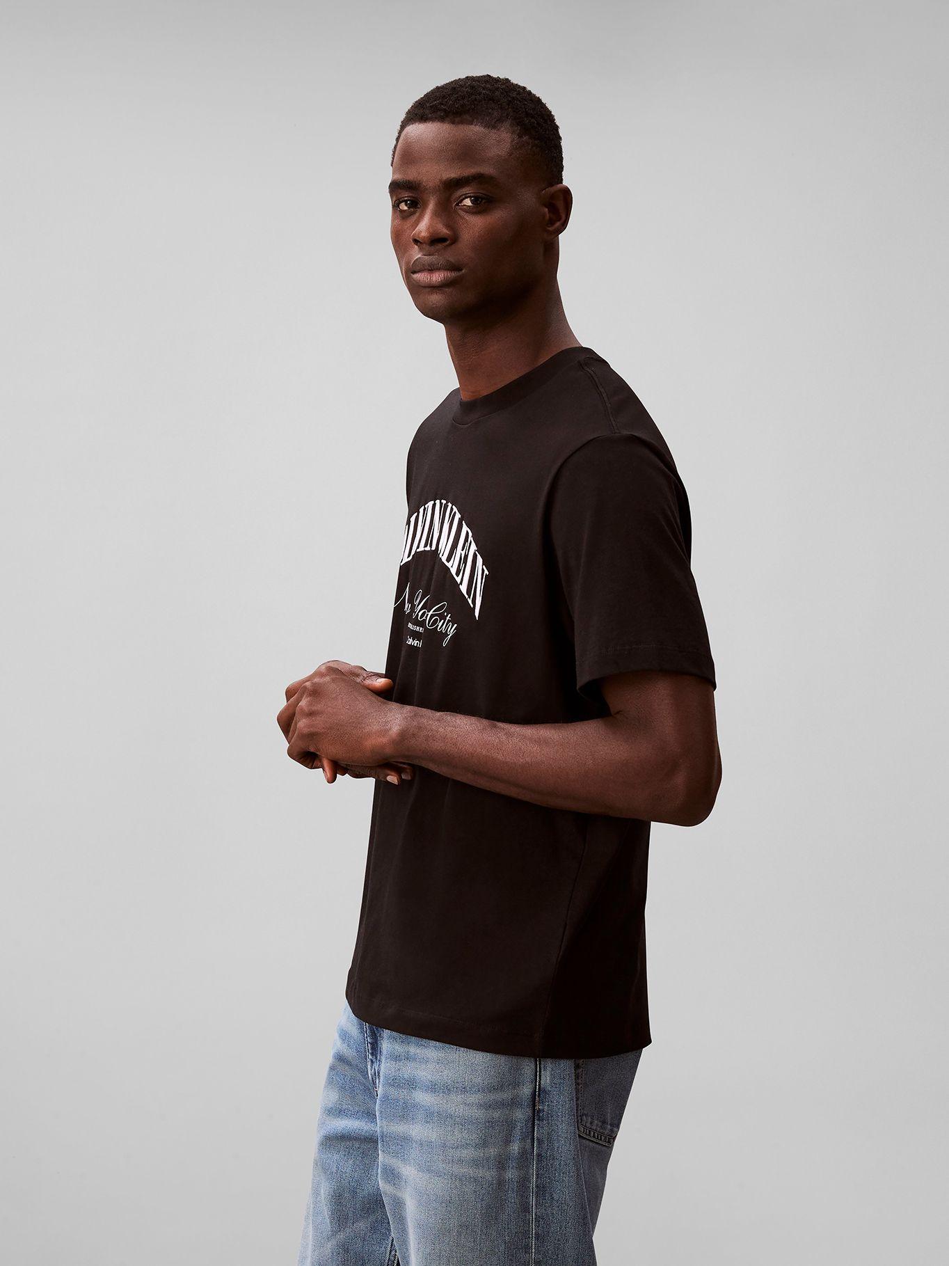 Polera con Logo Gráfico Negro Calvin Klein-3