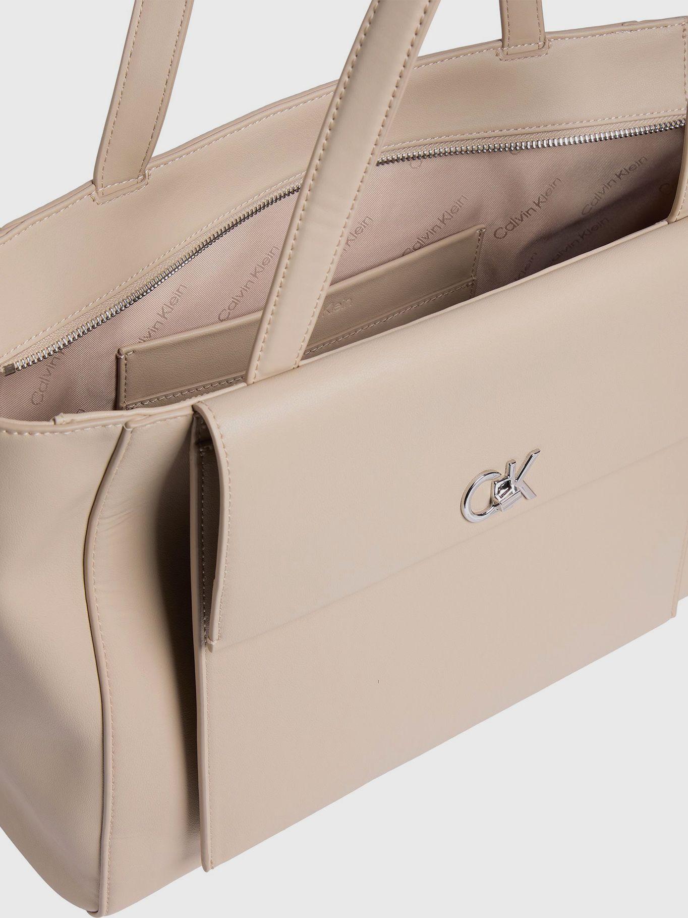 Cartera Tote CK Medium Beige Calvin Klein-2