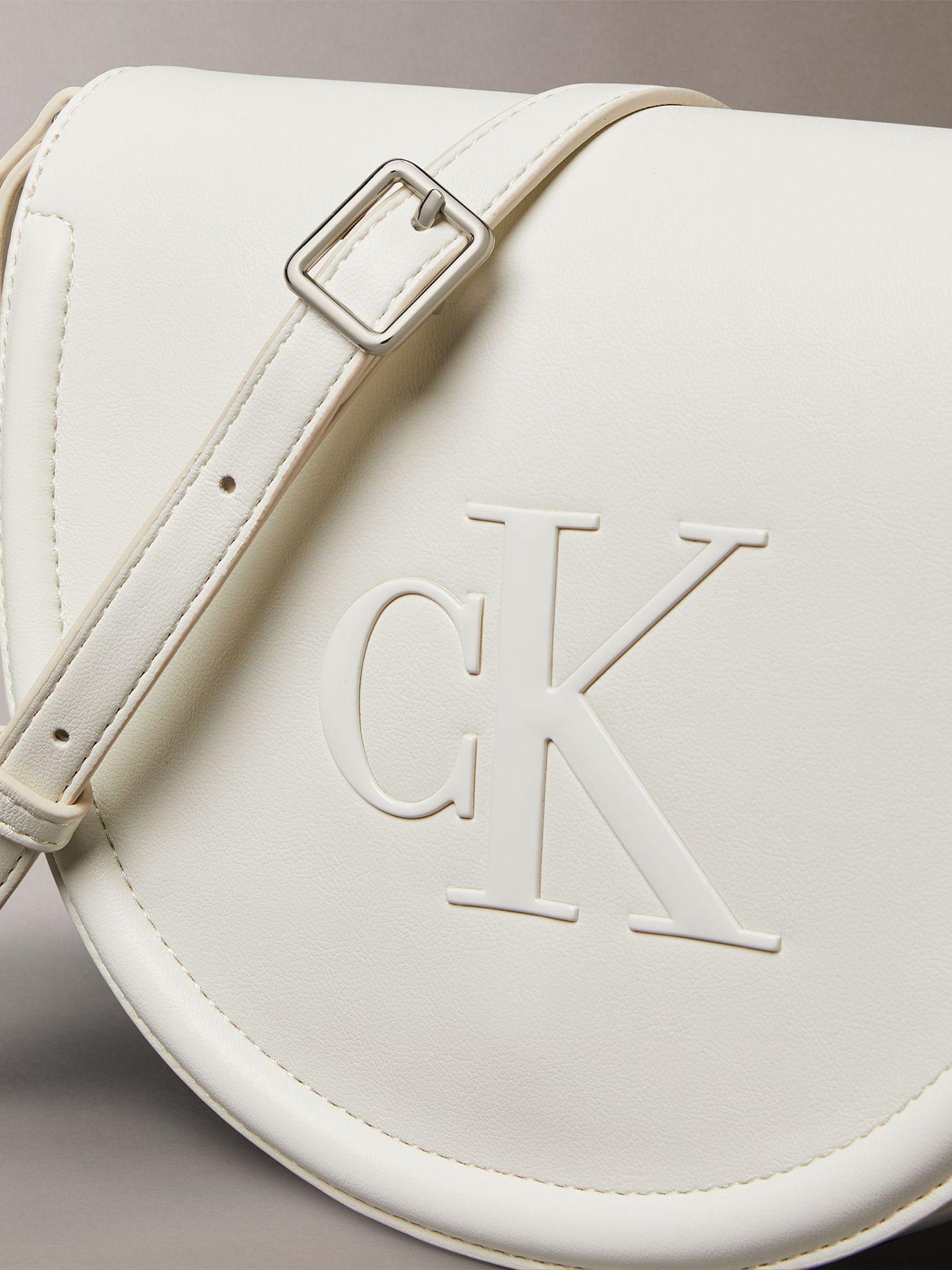 Cartera Saddle Monogram Grabado Blanco Calvin Klein 280-4