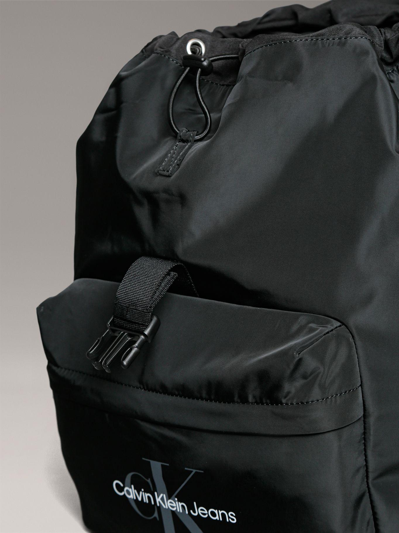 Mochila Sport Essentials Flap Negro Calvin Klein-2