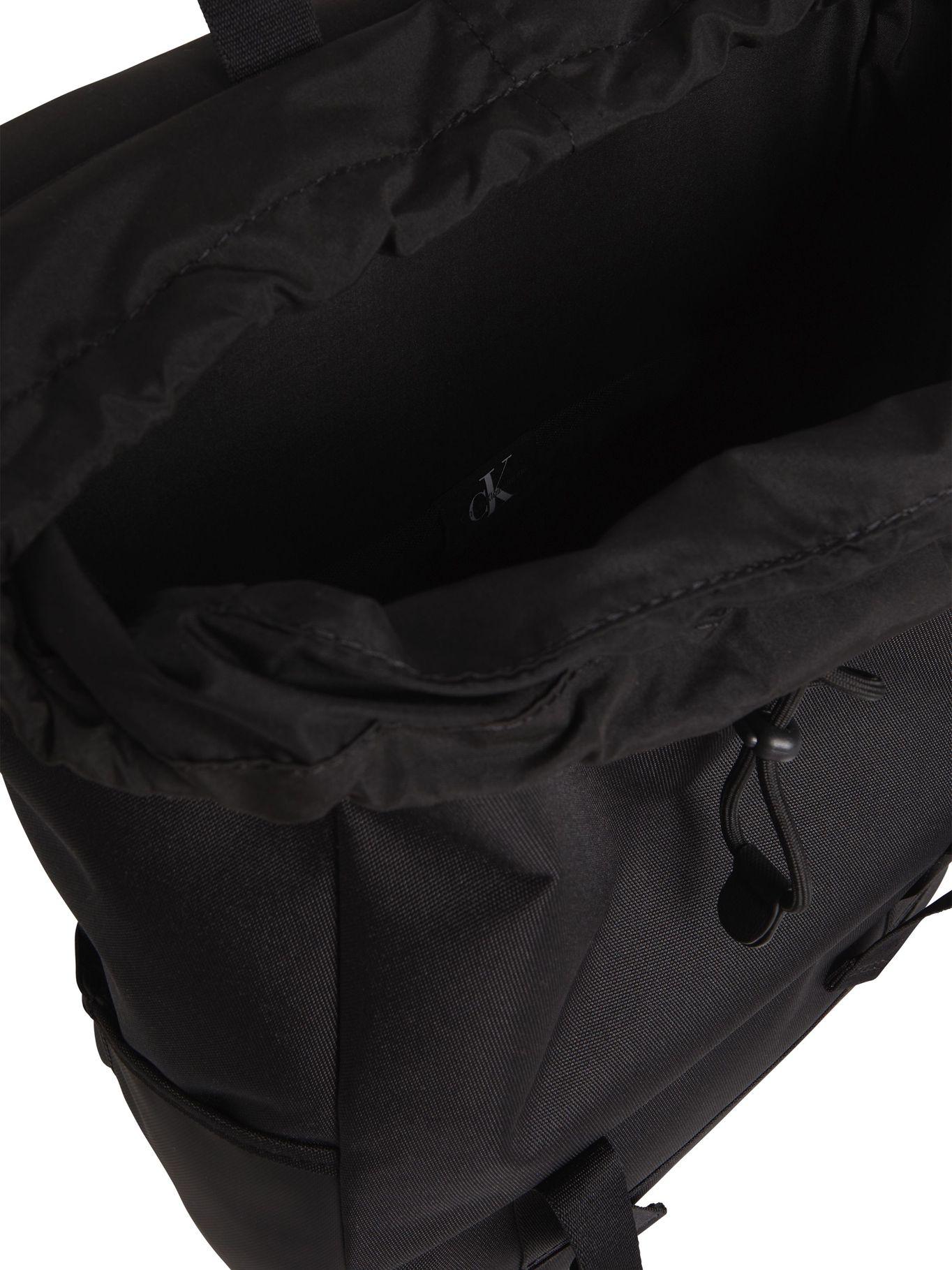 Cartera Cargo Flap Negro Calvin Klein-2