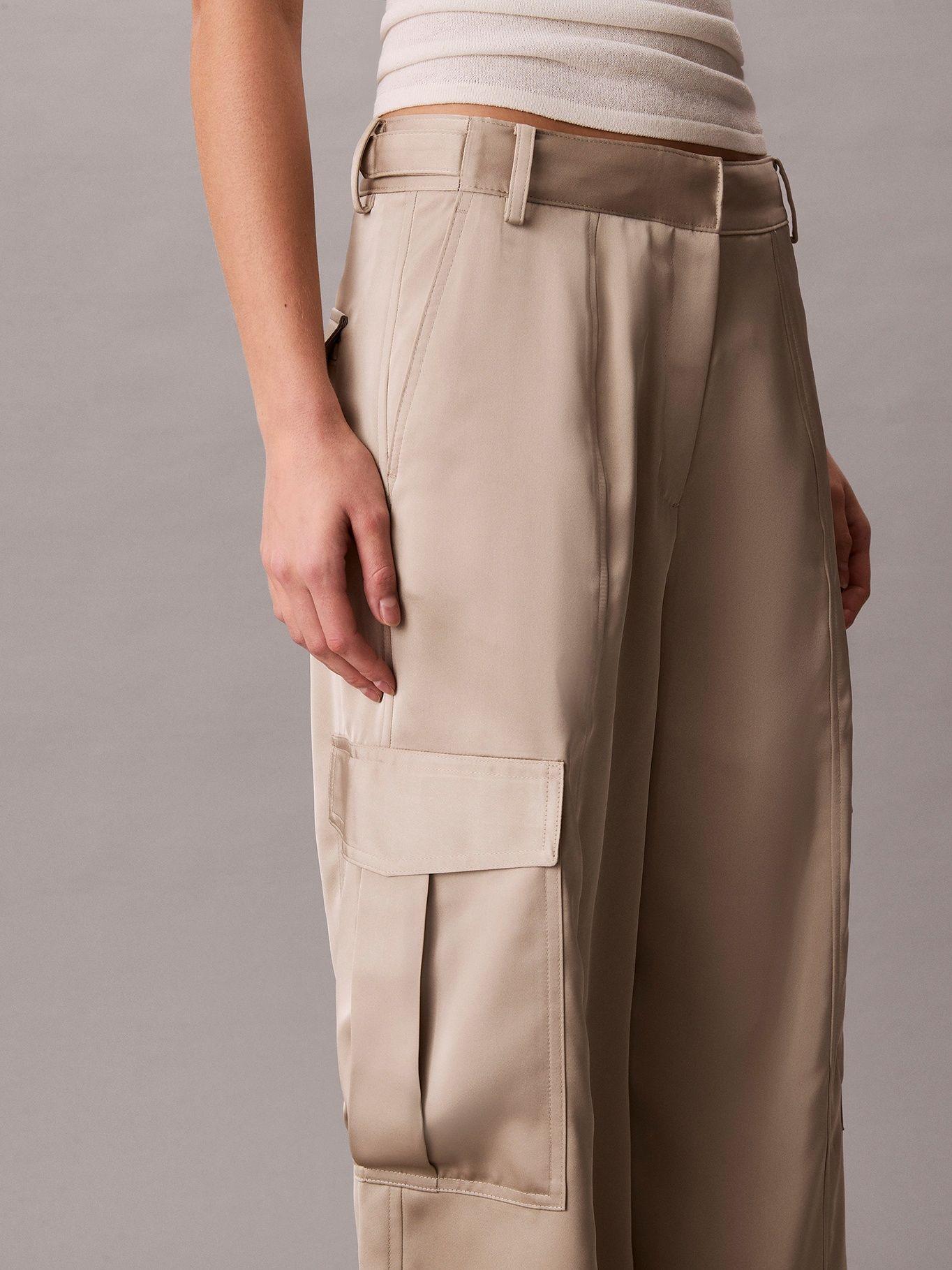 Pantalón Cargo de Satén Beige Calvin Klein-4