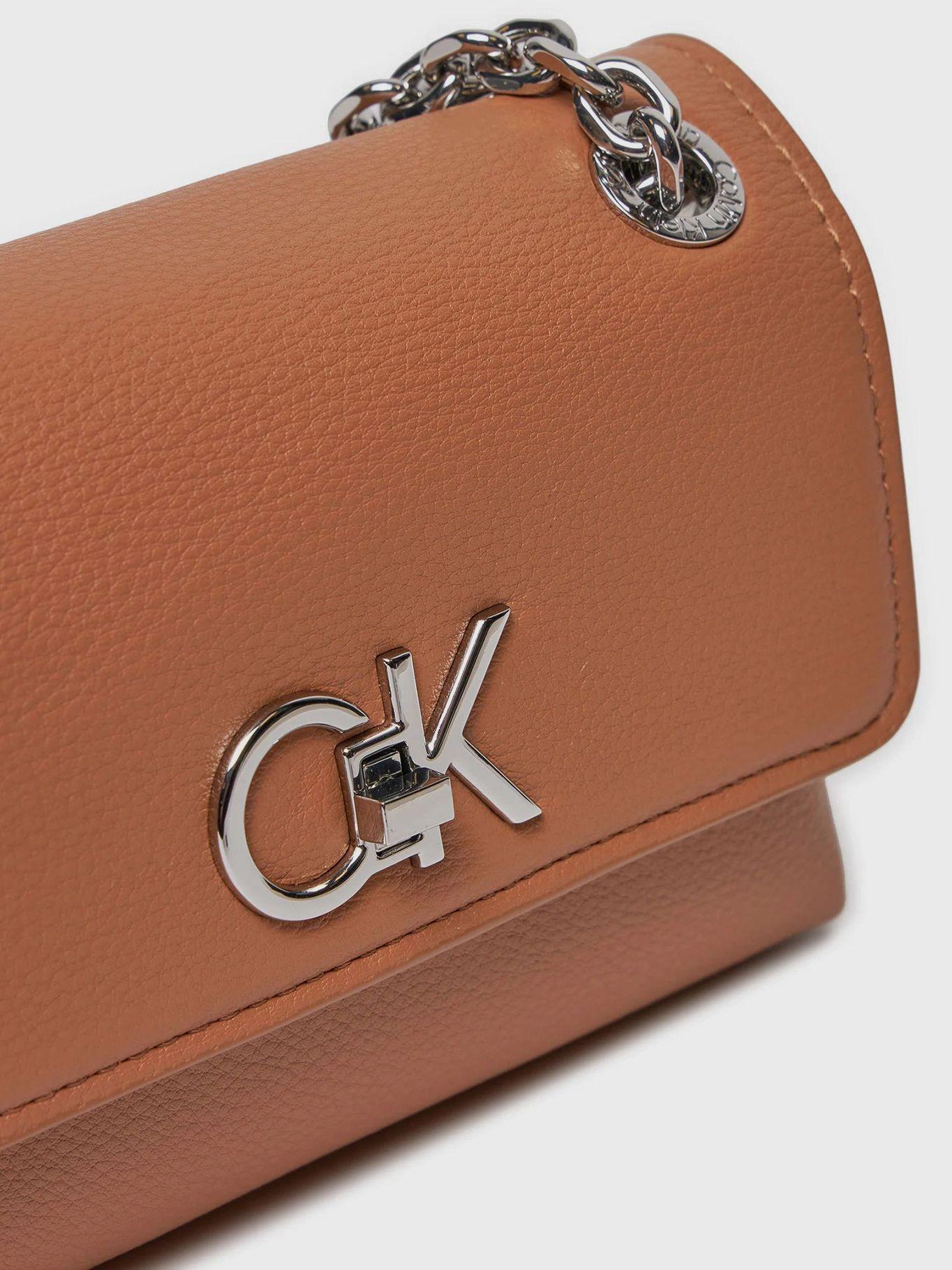 Cartera Re-Lock Café Calvin Klein-3