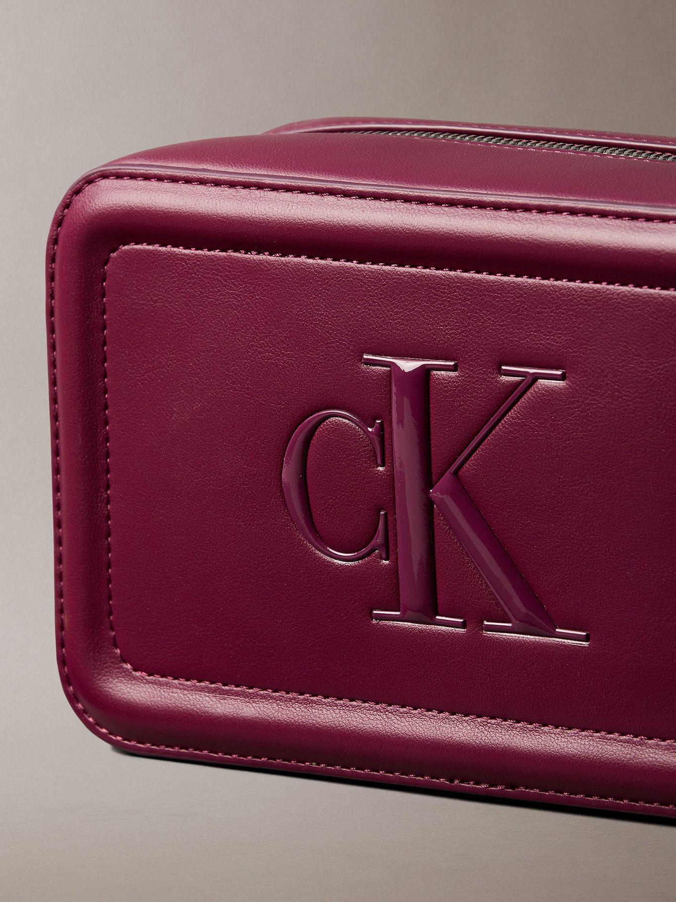 Cartera Cruzada Logo Monograma Burdeo Calvin Klein-3