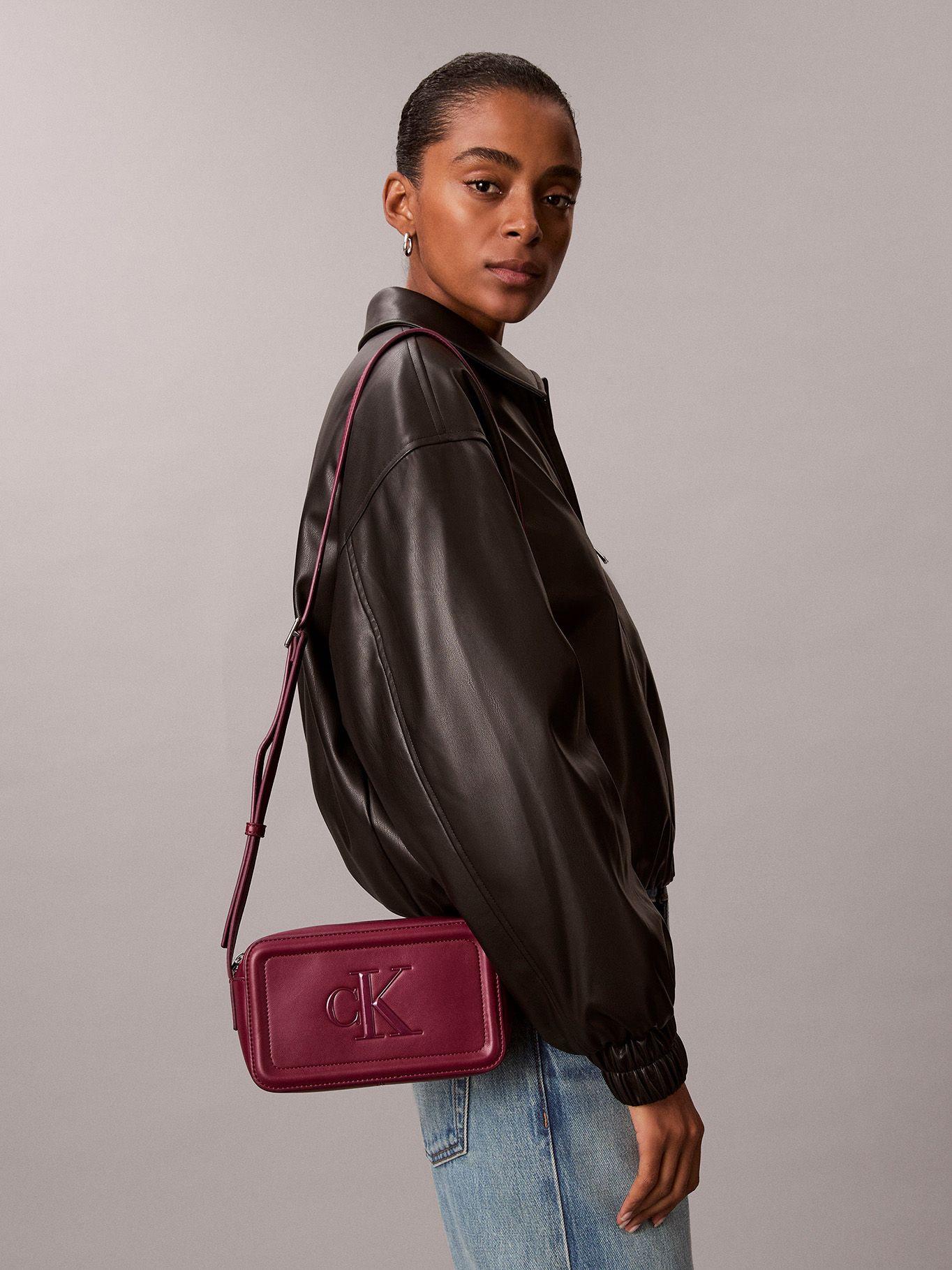 Cartera Cruzada Logo Monograma Burdeo Calvin Klein-4