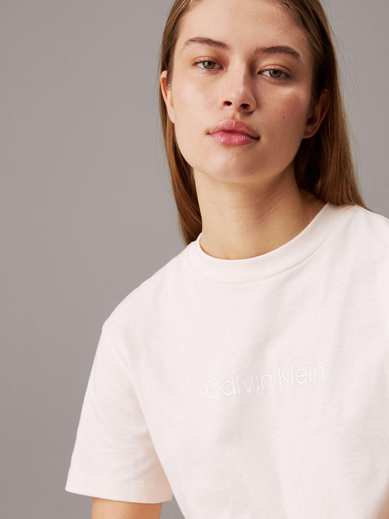 Polera Hero Logo Regular Beige Calvin Klein-3