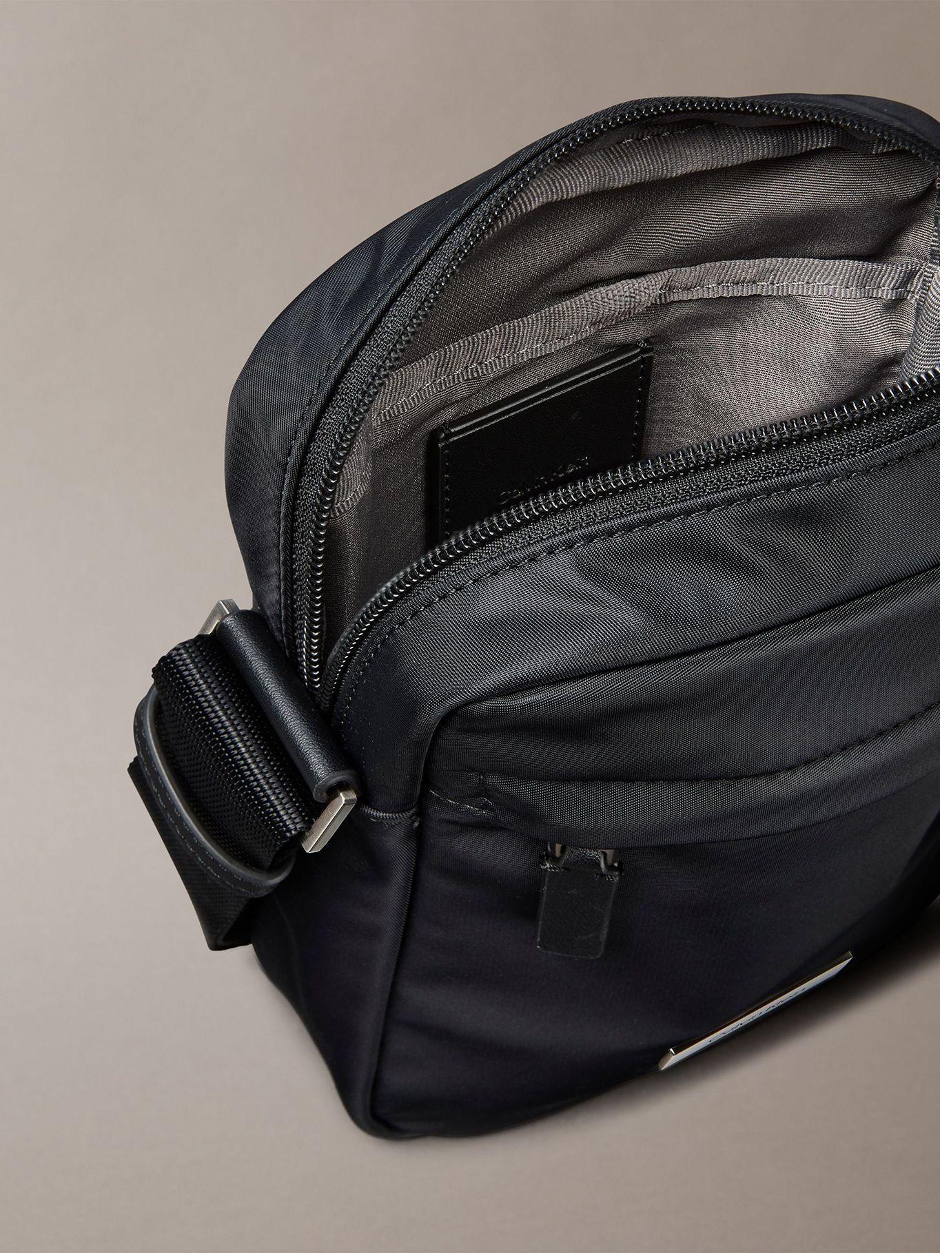 Bolso Reporter de Nailon Mate Negro Calvin Klein-2