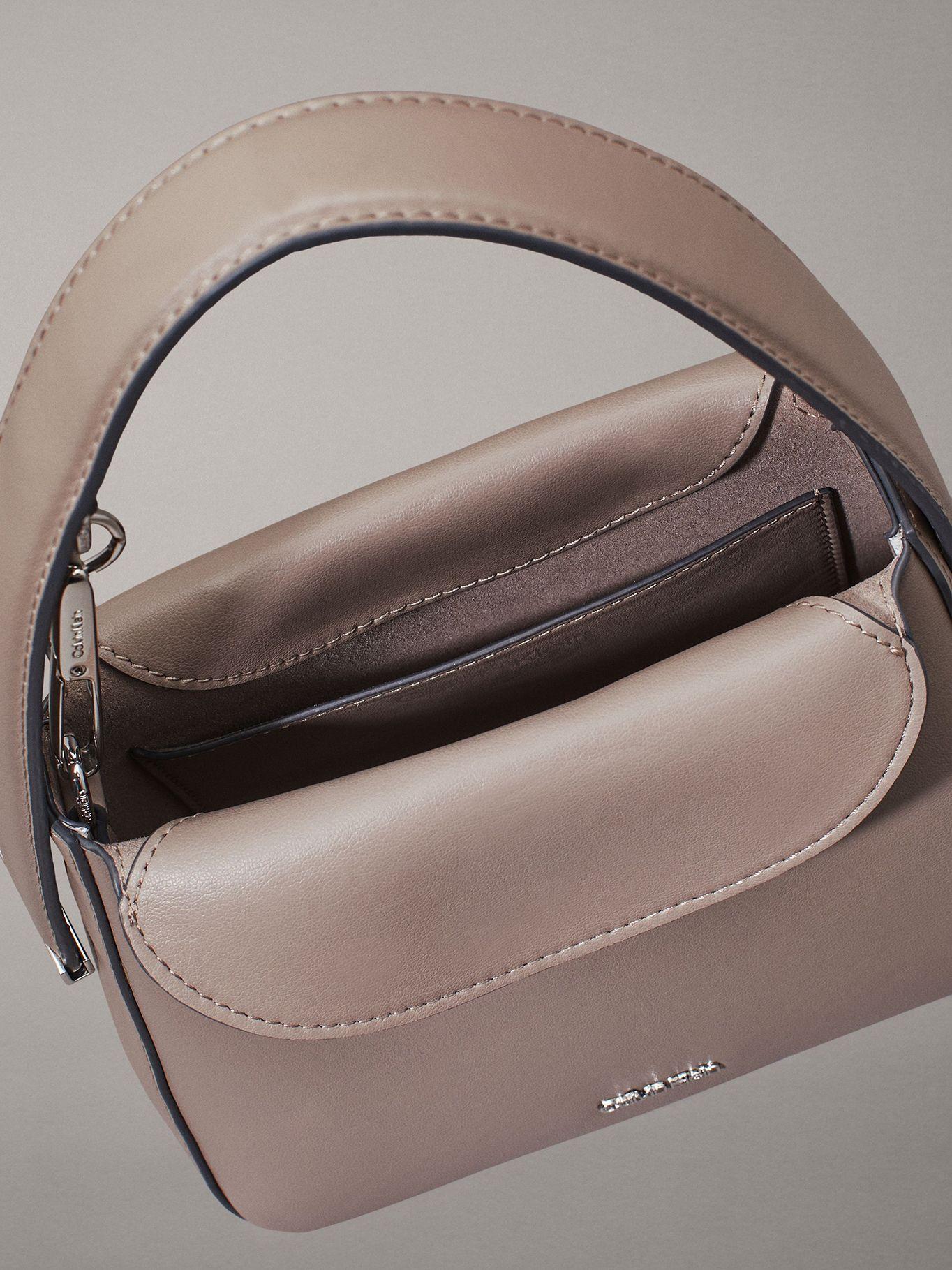 Cartera de Mano Soft Sculpt Beige Calvin Klein-2
