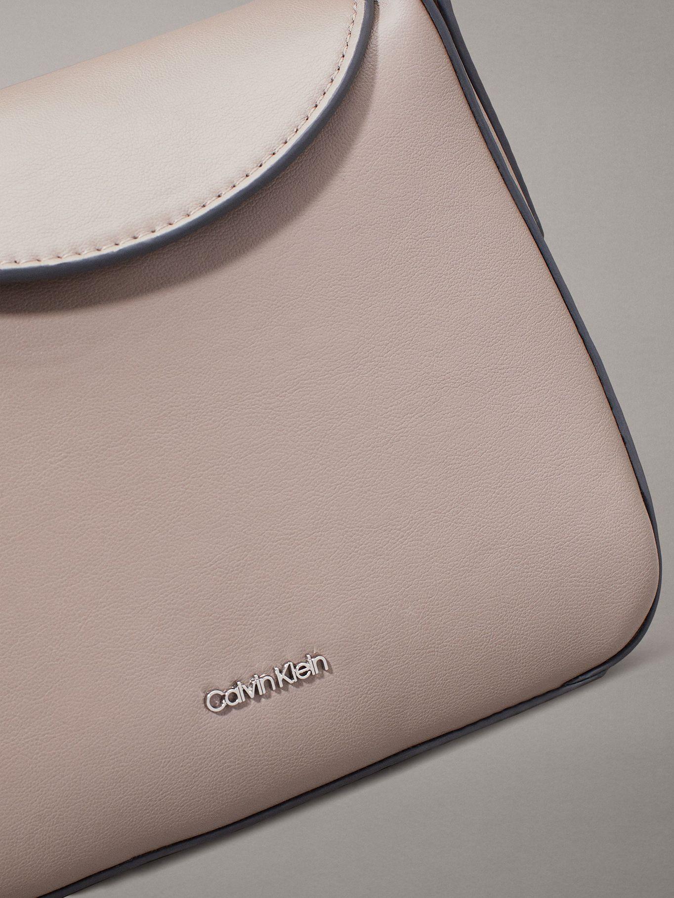 Cartera de Mano Soft Sculpt Beige Calvin Klein-3