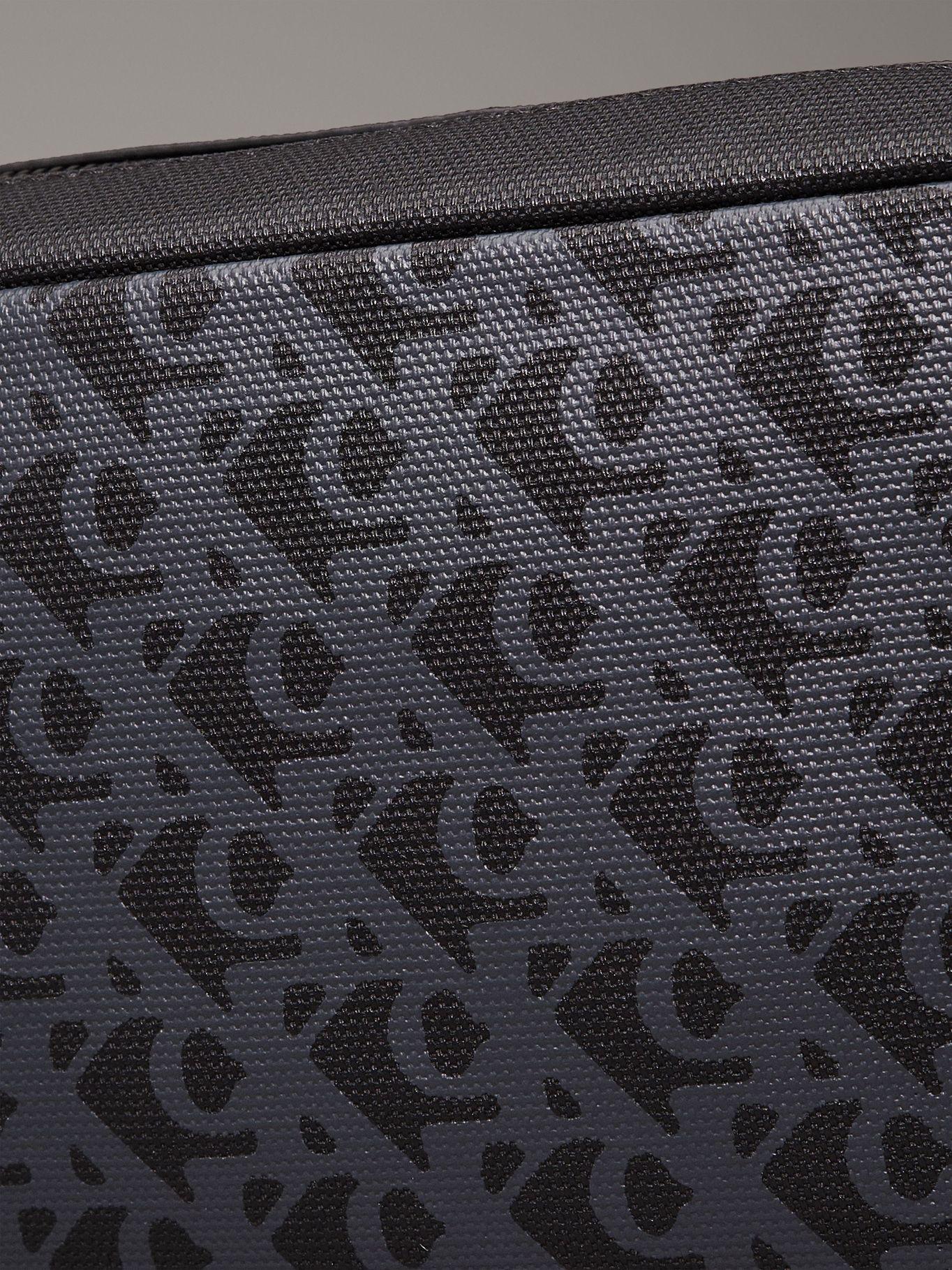 Neceser Matte AOP Negro Calvin Klein-2