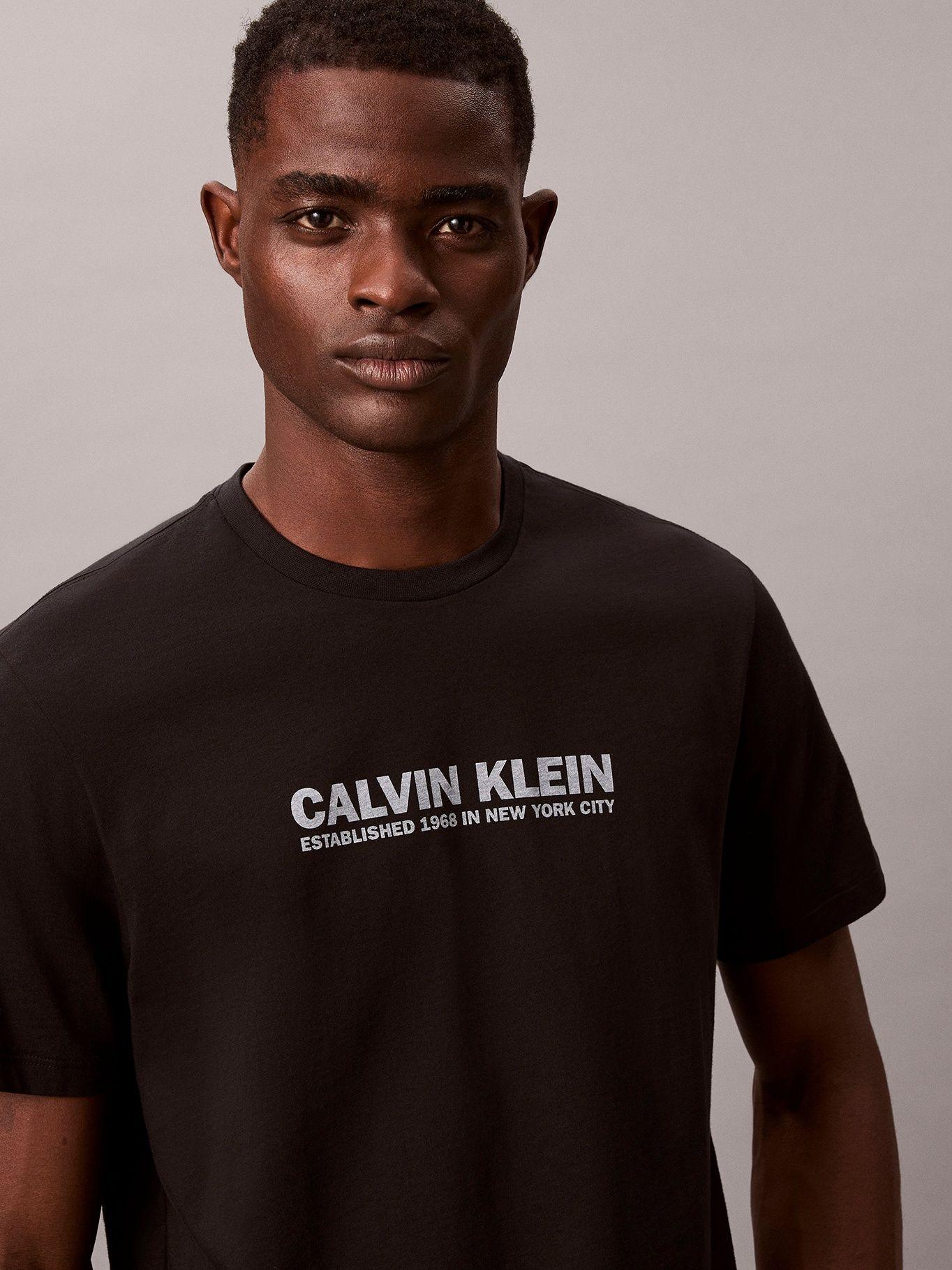 Polera con Estampado de Logo Negro Calvin Klein-4