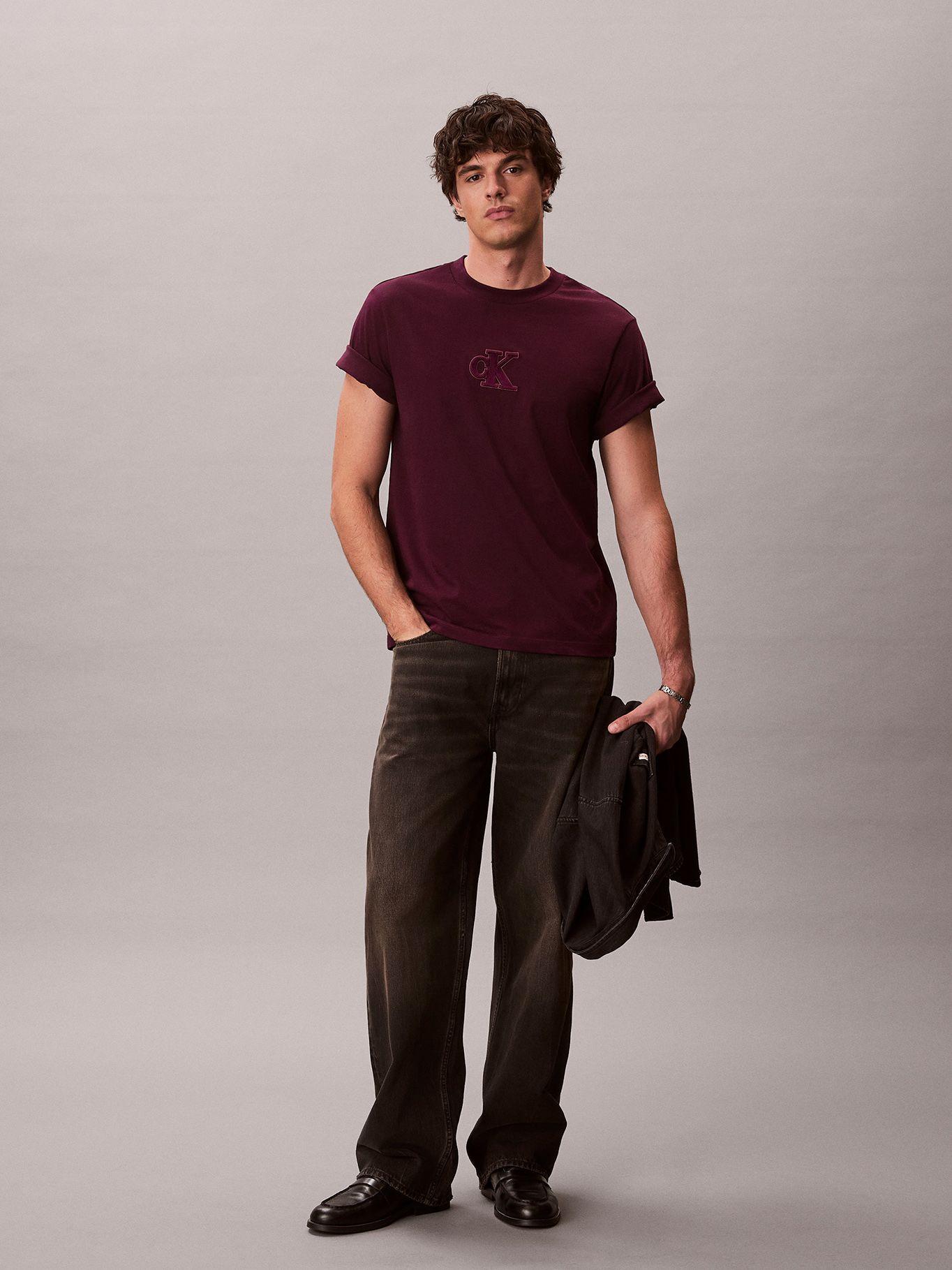 Polera con Monograma Estampado Burdeo Calvin Klein-4