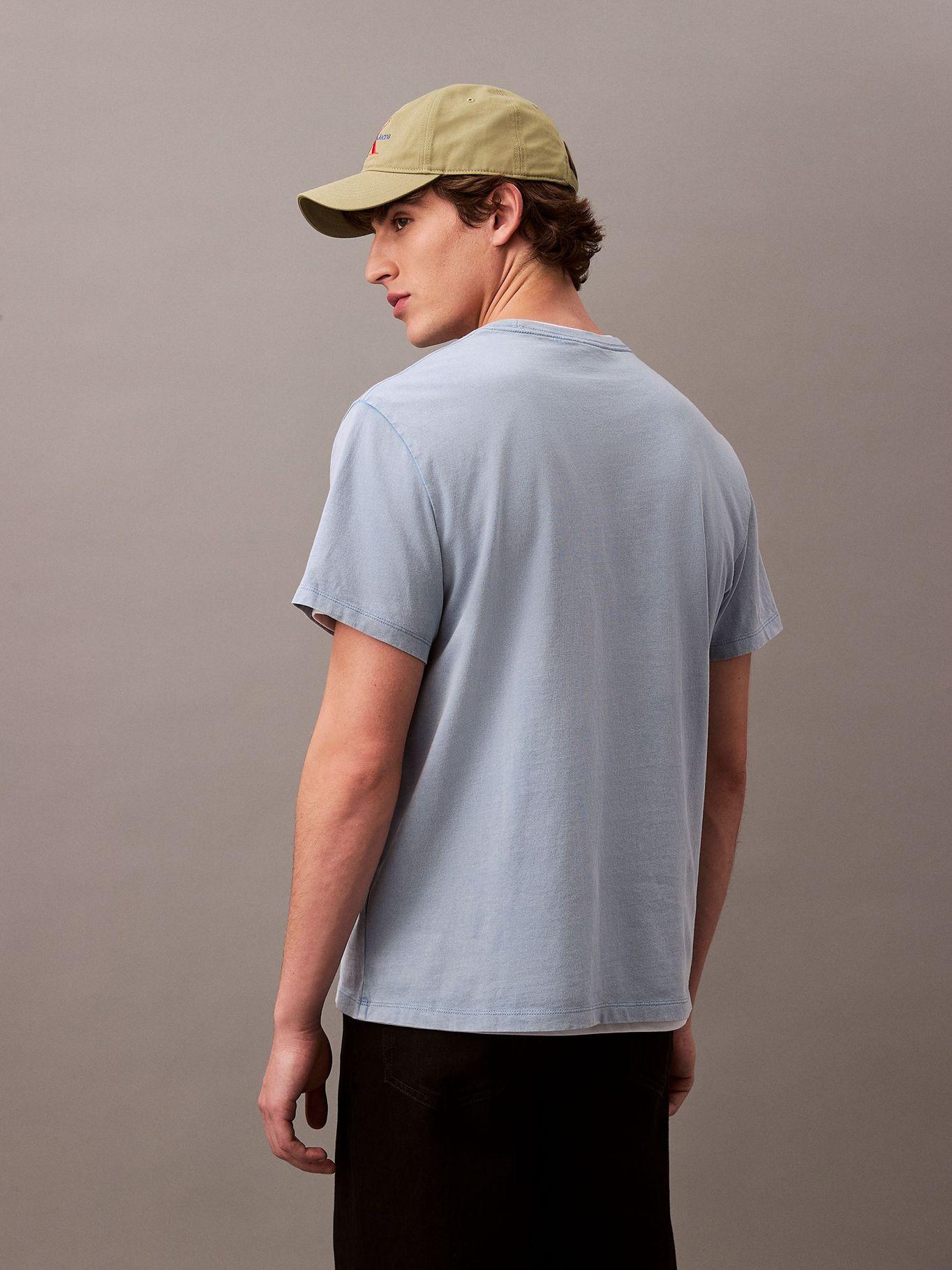 Polera Acid Wash Graphic Celeste Calvin Klein-2