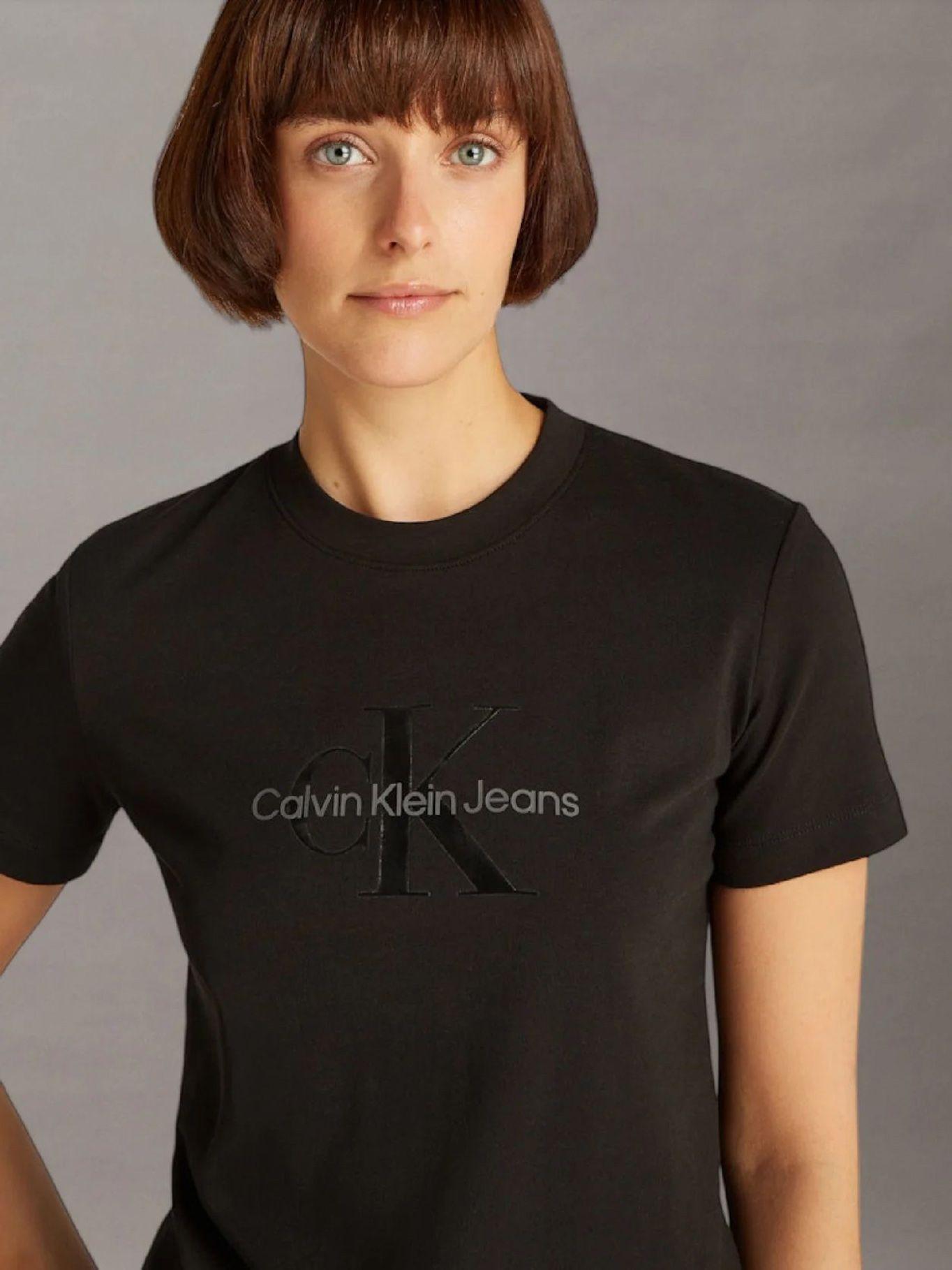 Polera regular monograma brillante Negro Calvin Klein-3