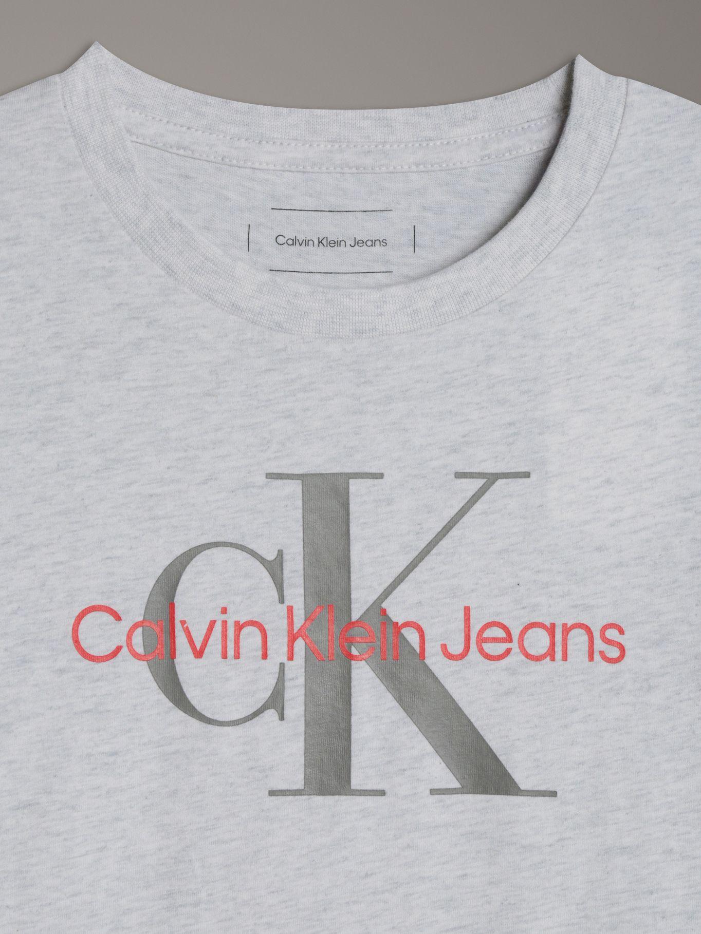 Polera Niño CK Monogram Gris Calvin Klein-2