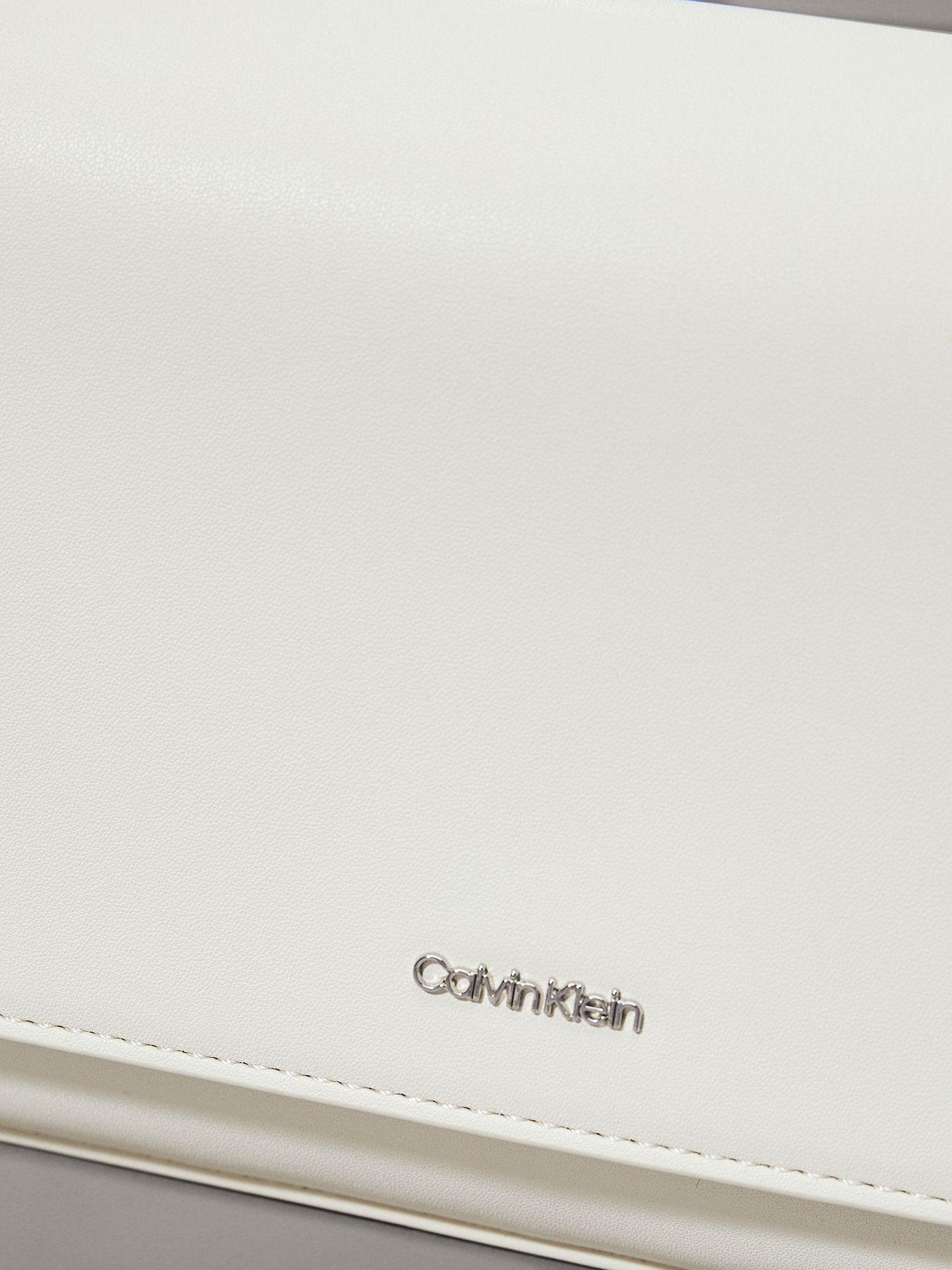 Cartera Ck Must Blanco Calvin Klein-3