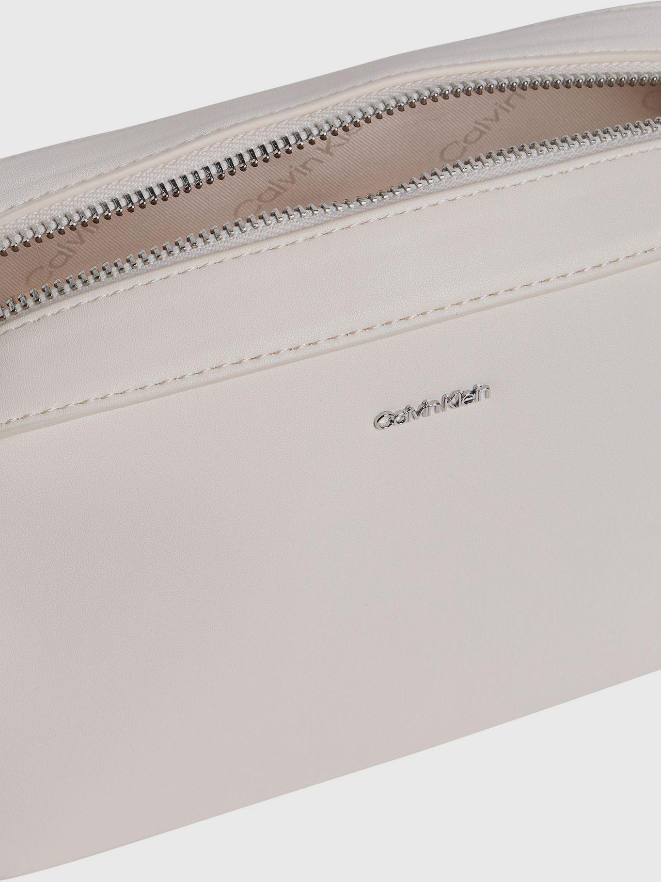 Bandolera Ck Must Small Blanco Calvin Klein-2