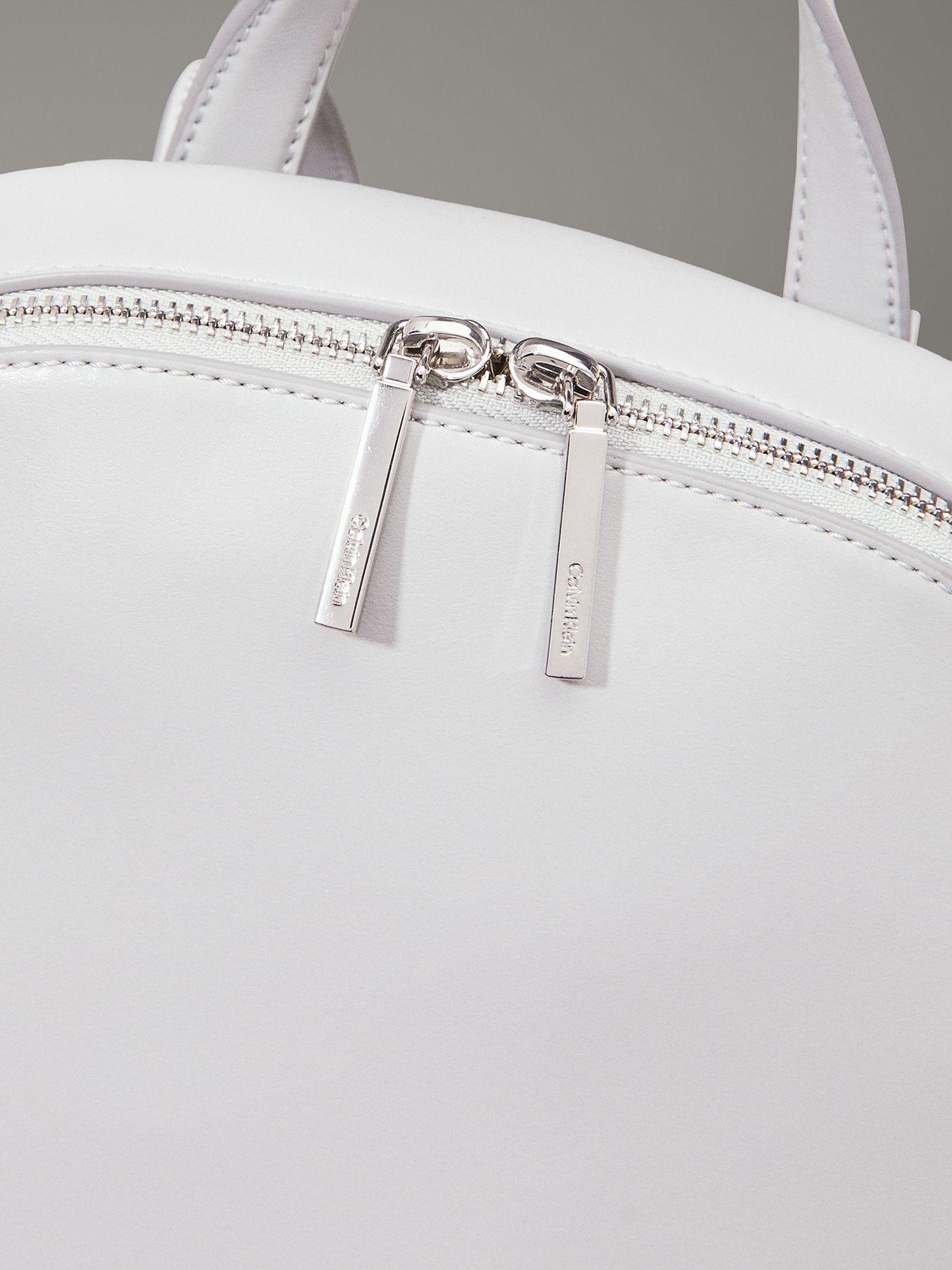 Mochila Embossed Calvin Gris Calvin Klein-3