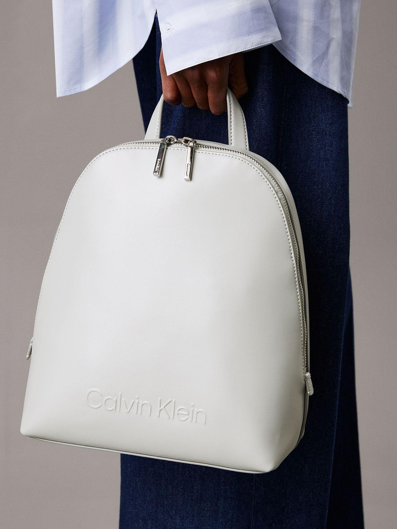 Mochila Embossed Calvin Gris Calvin Klein-5