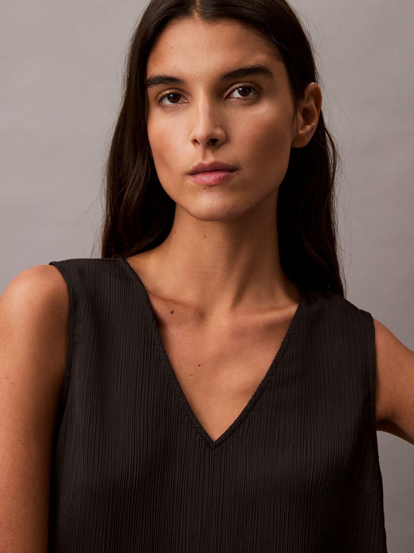 Blusa Plisse V-Neck Negro Calvin Klein-3