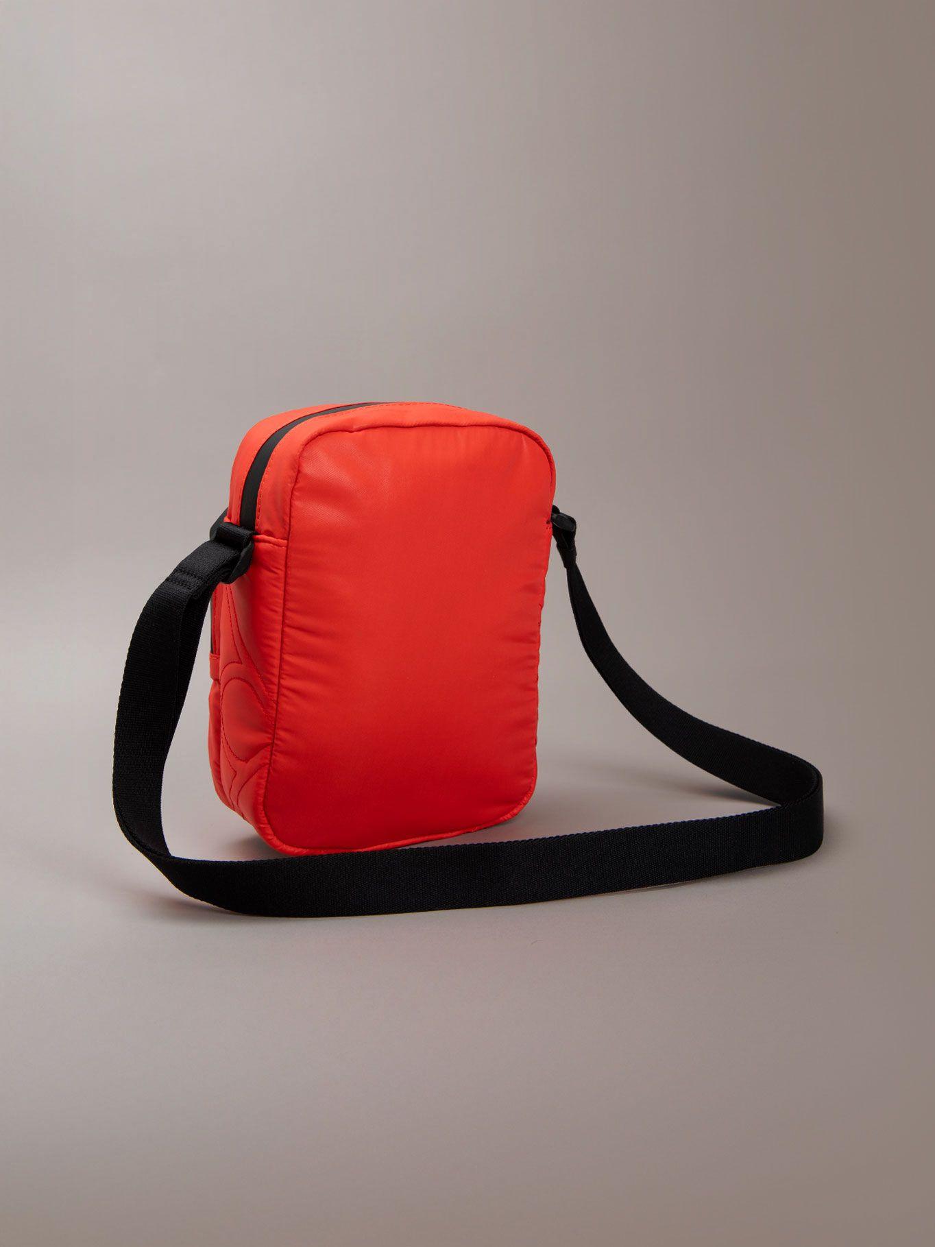 Bolso Reporter Acolchado Monograma Rojo Calvin Klein-2